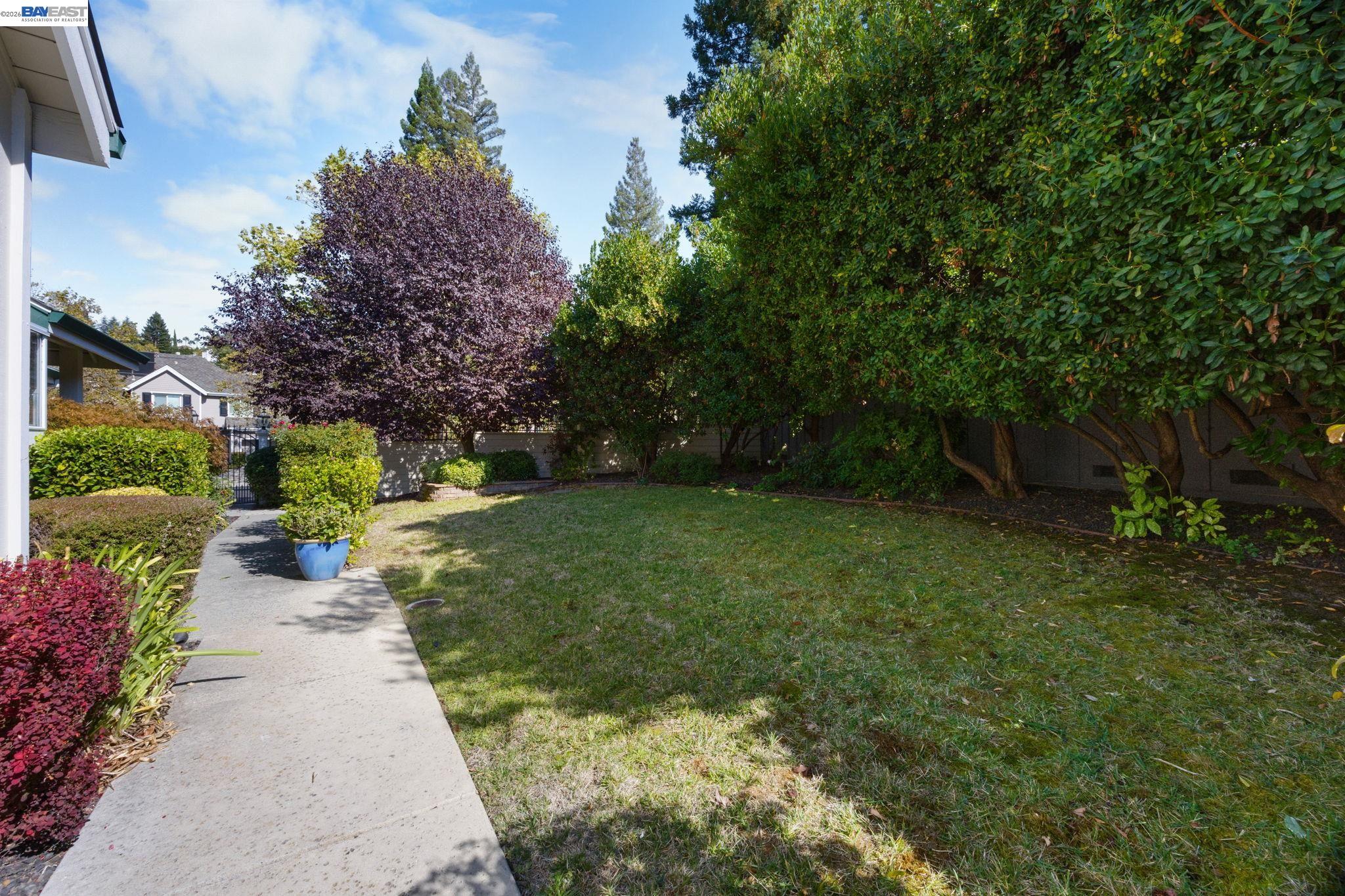 817 Redwood Dr