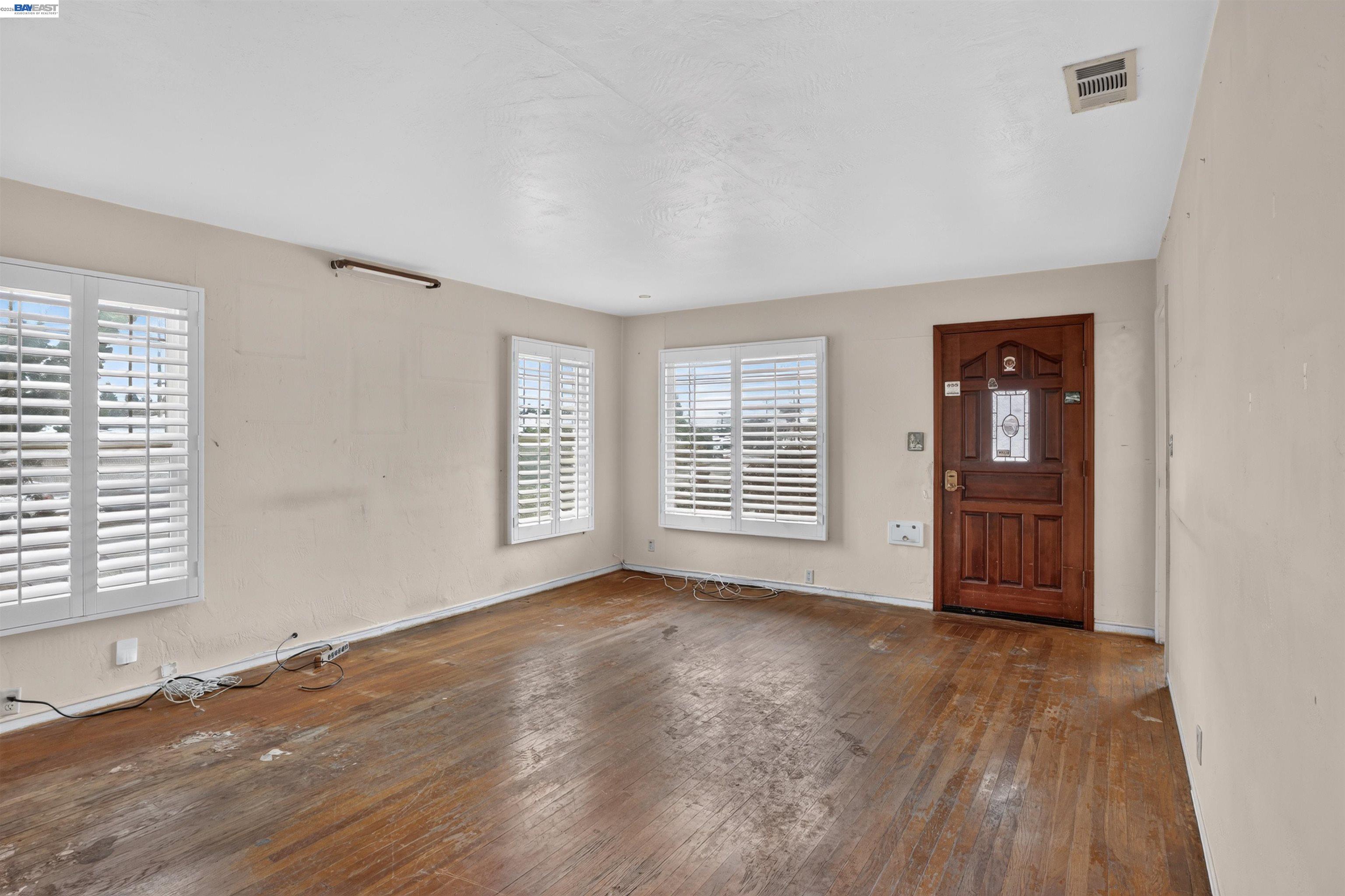 399 Stoakes Ave