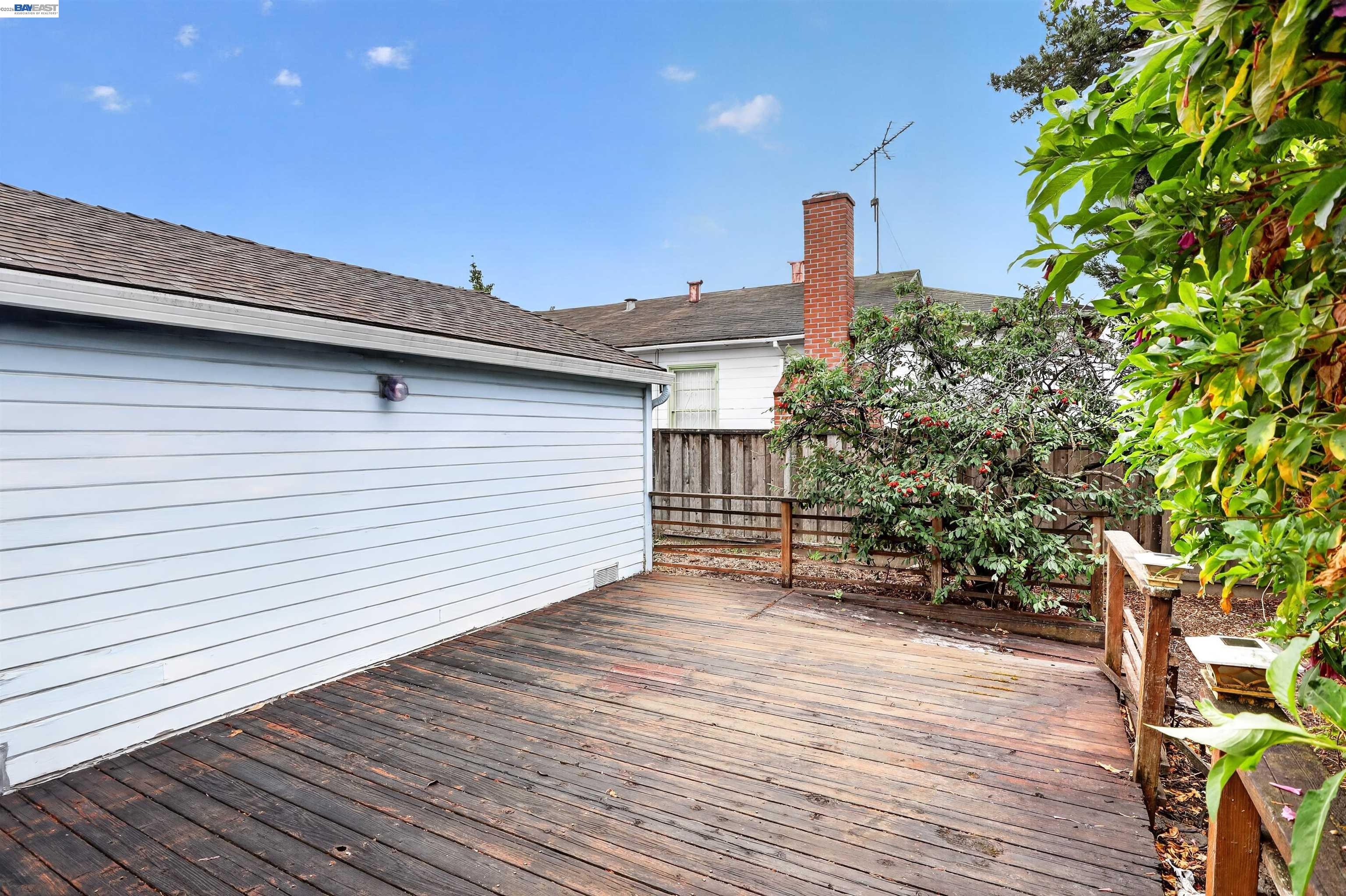 399 Stoakes Ave