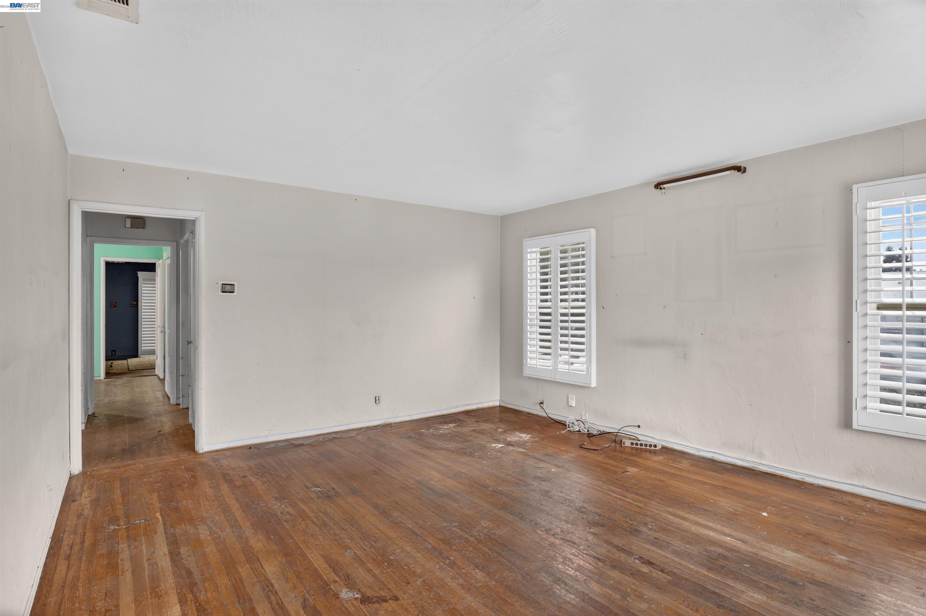 399 Stoakes Ave