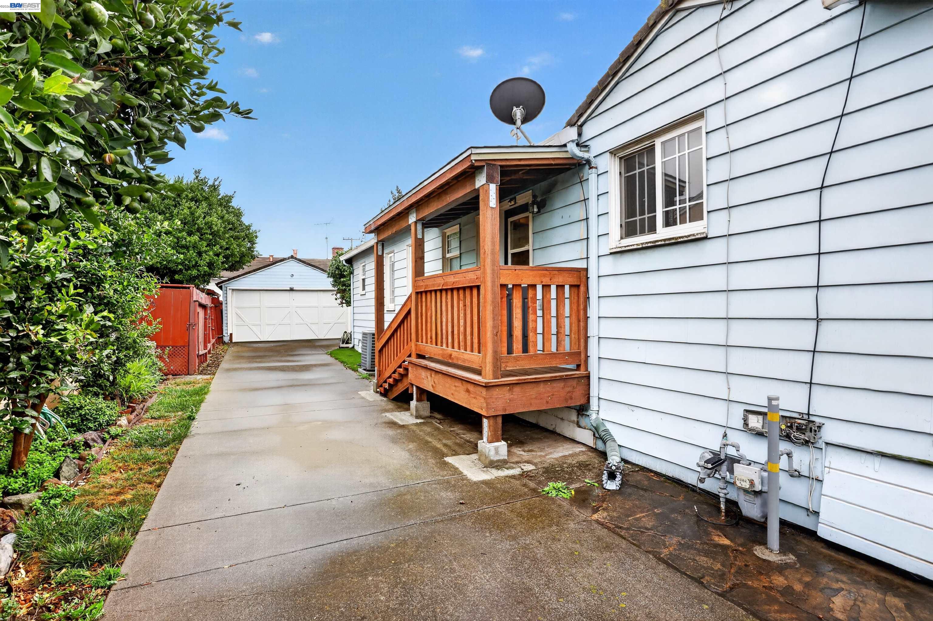 399 Stoakes Ave