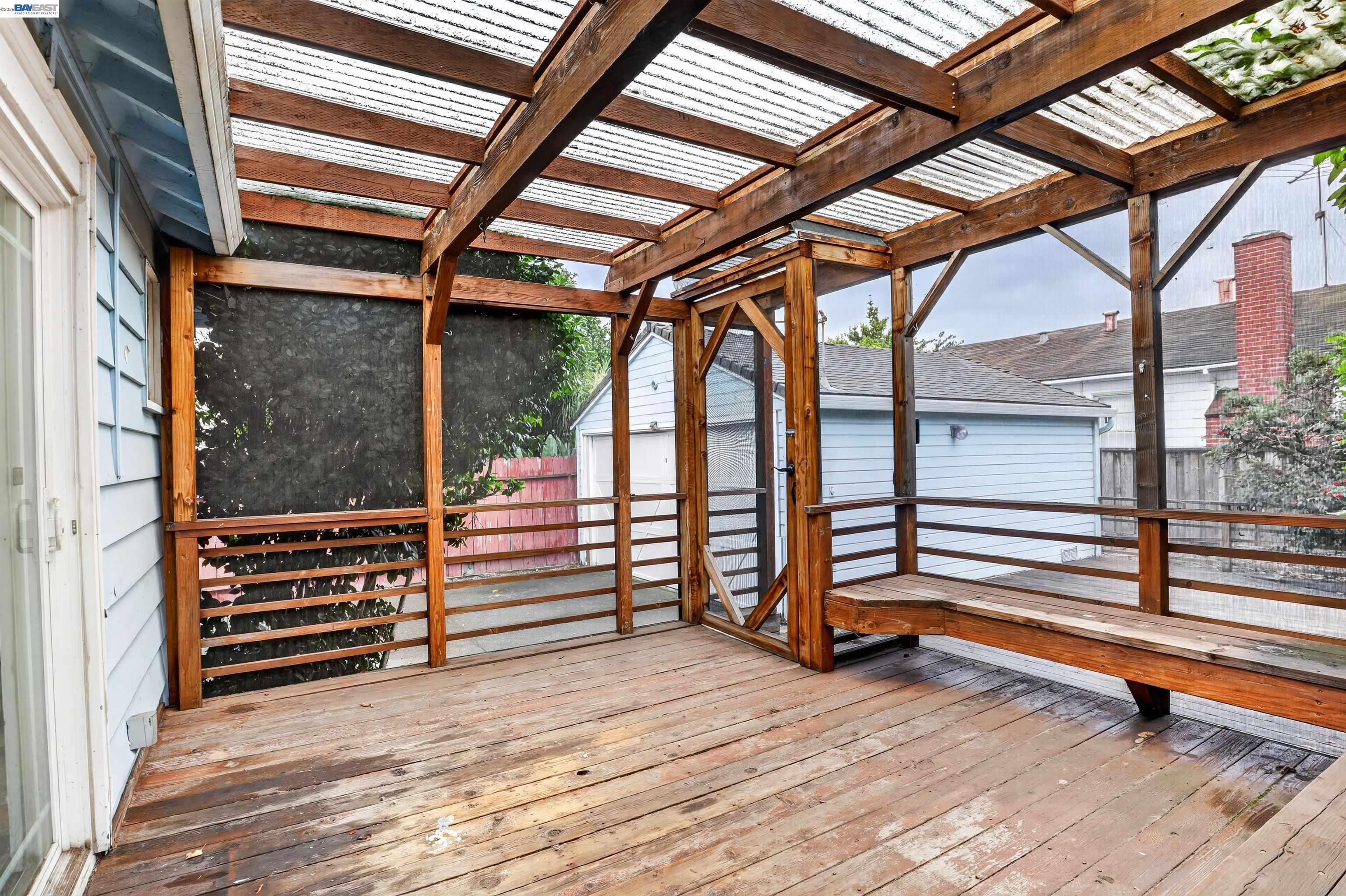 399 Stoakes Ave