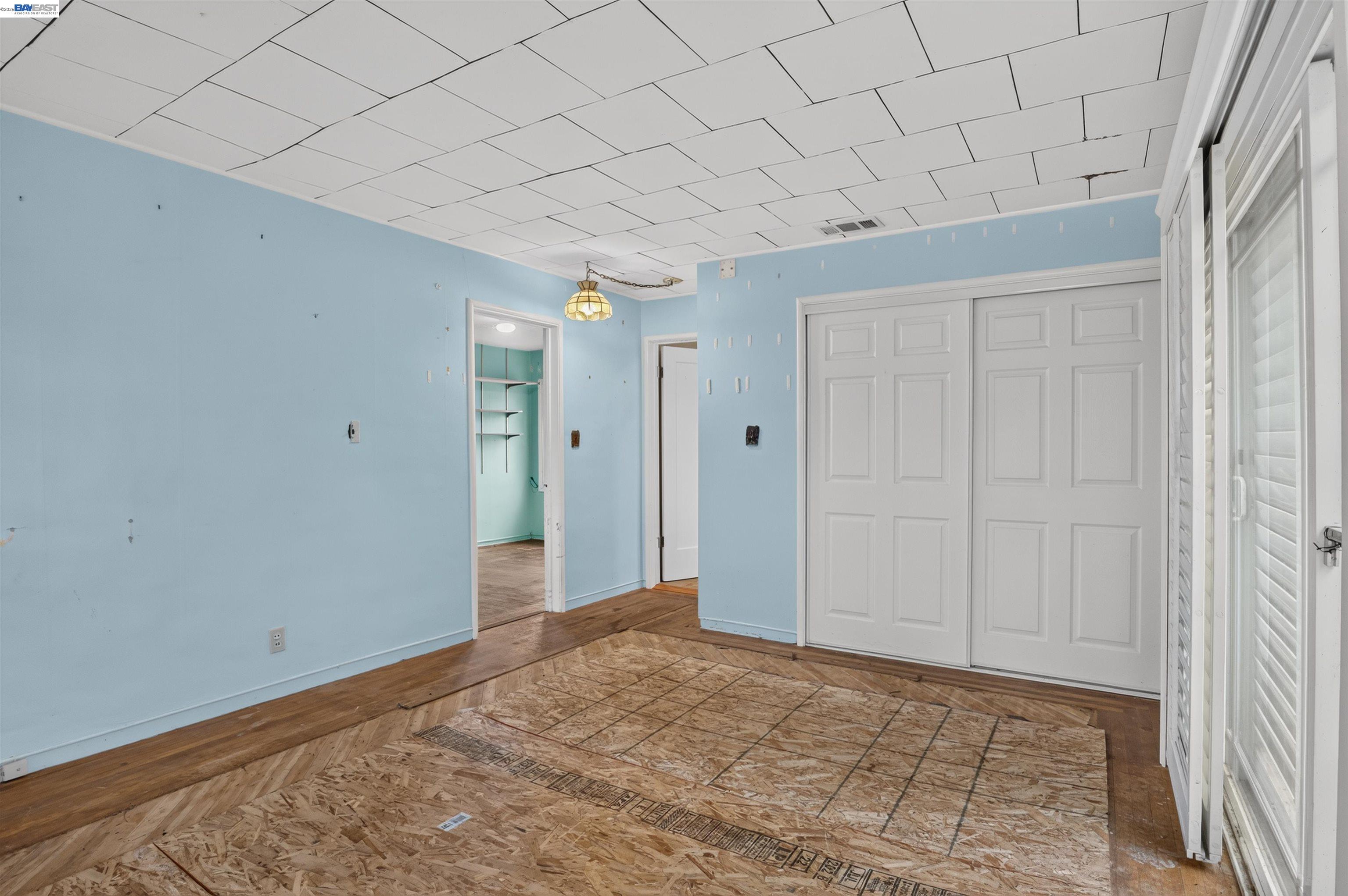 399 Stoakes Ave