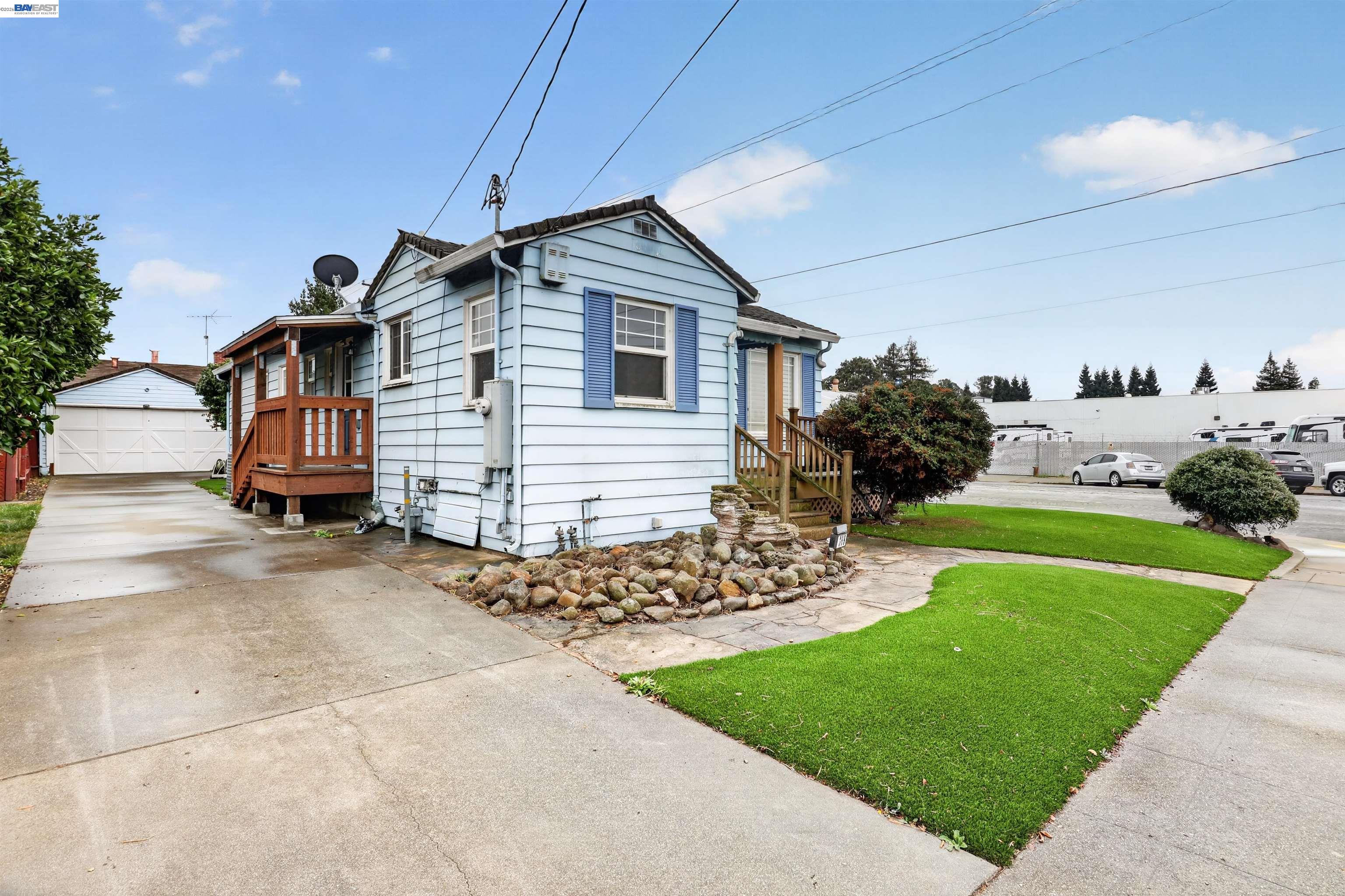 399 Stoakes Ave