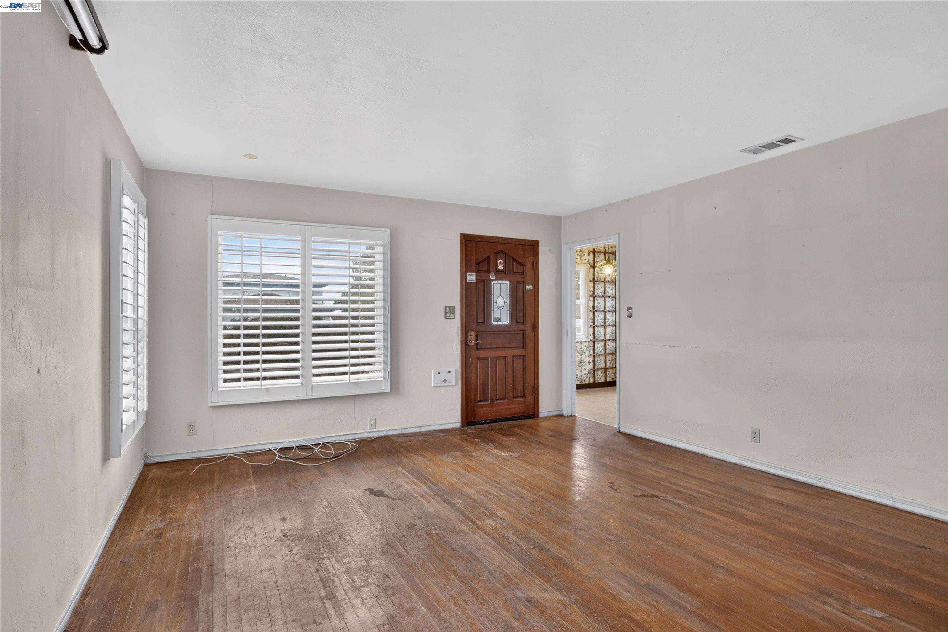 399 Stoakes Ave