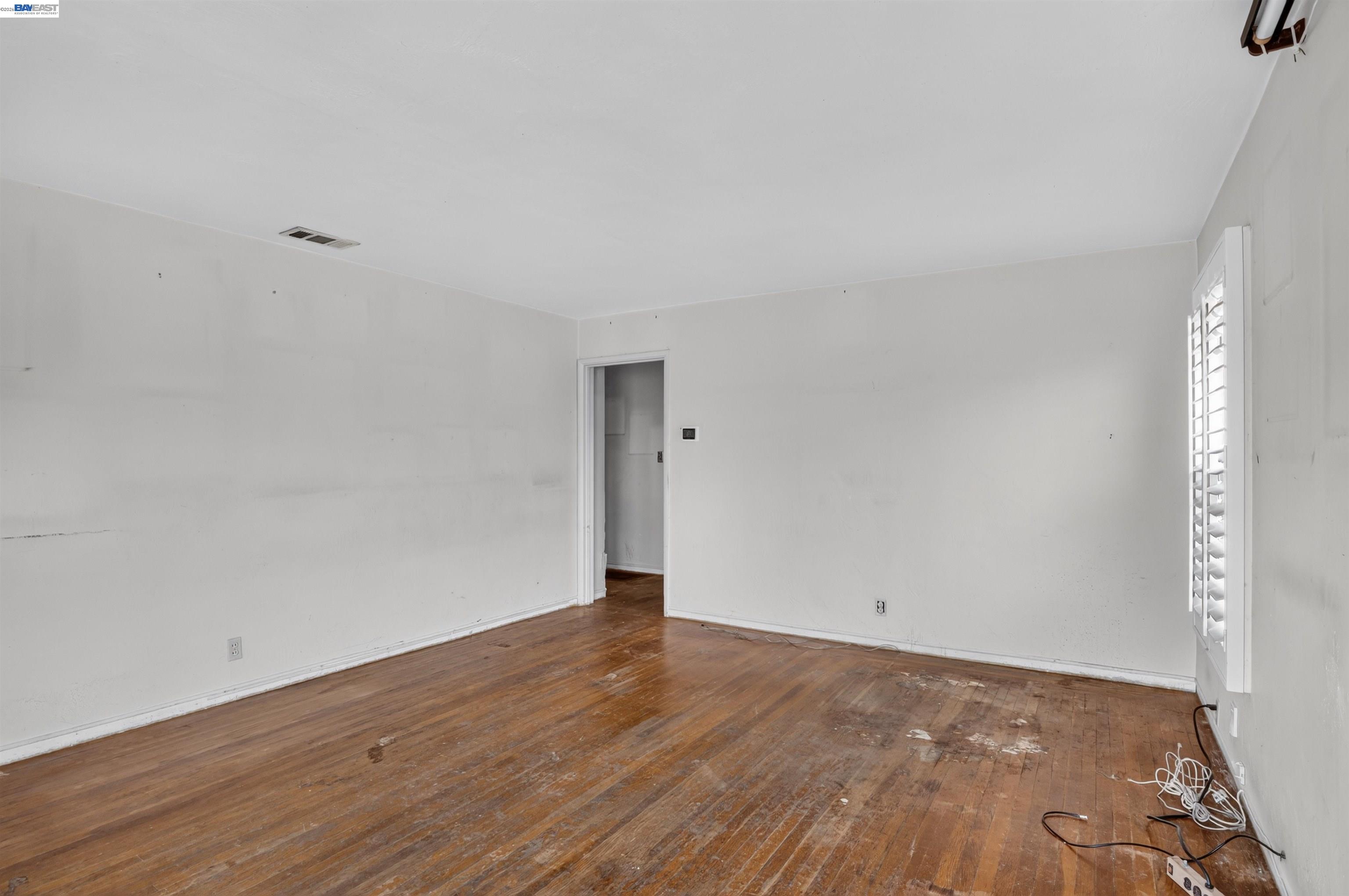 399 Stoakes Ave
