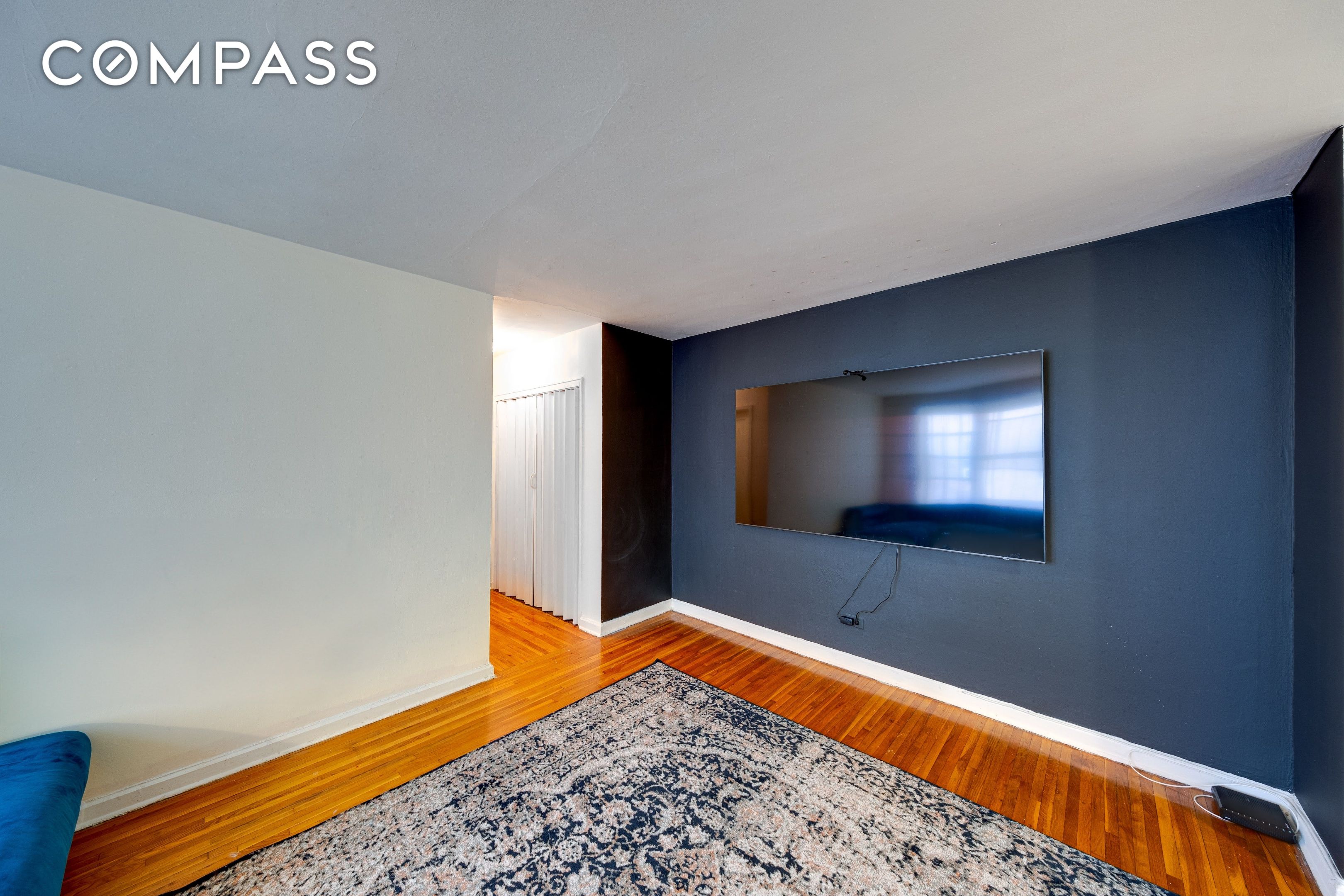 373 Avenue S 2E