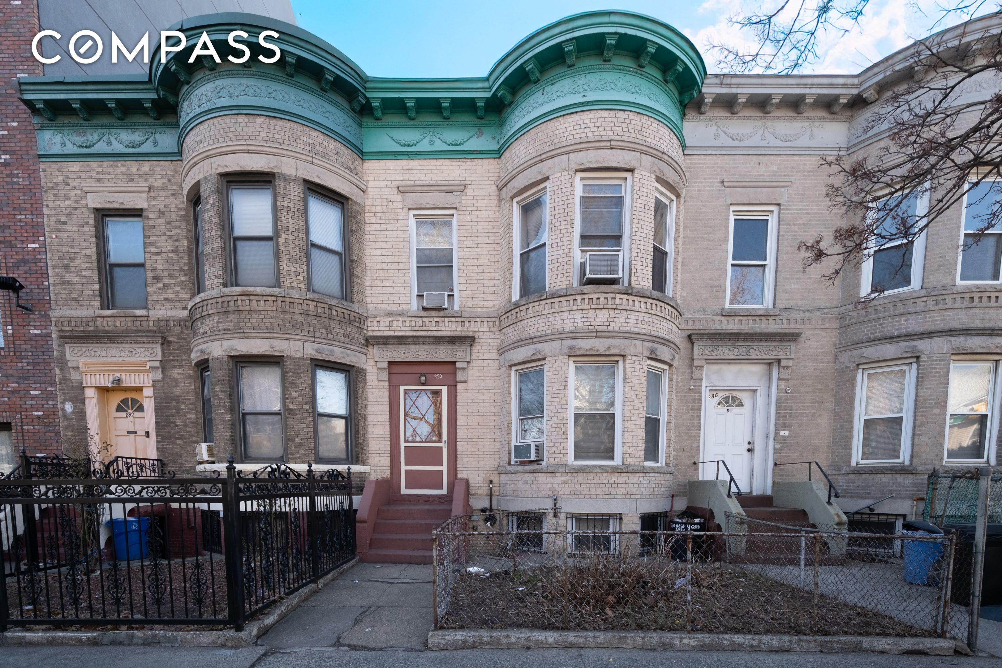 890 New York Avenue