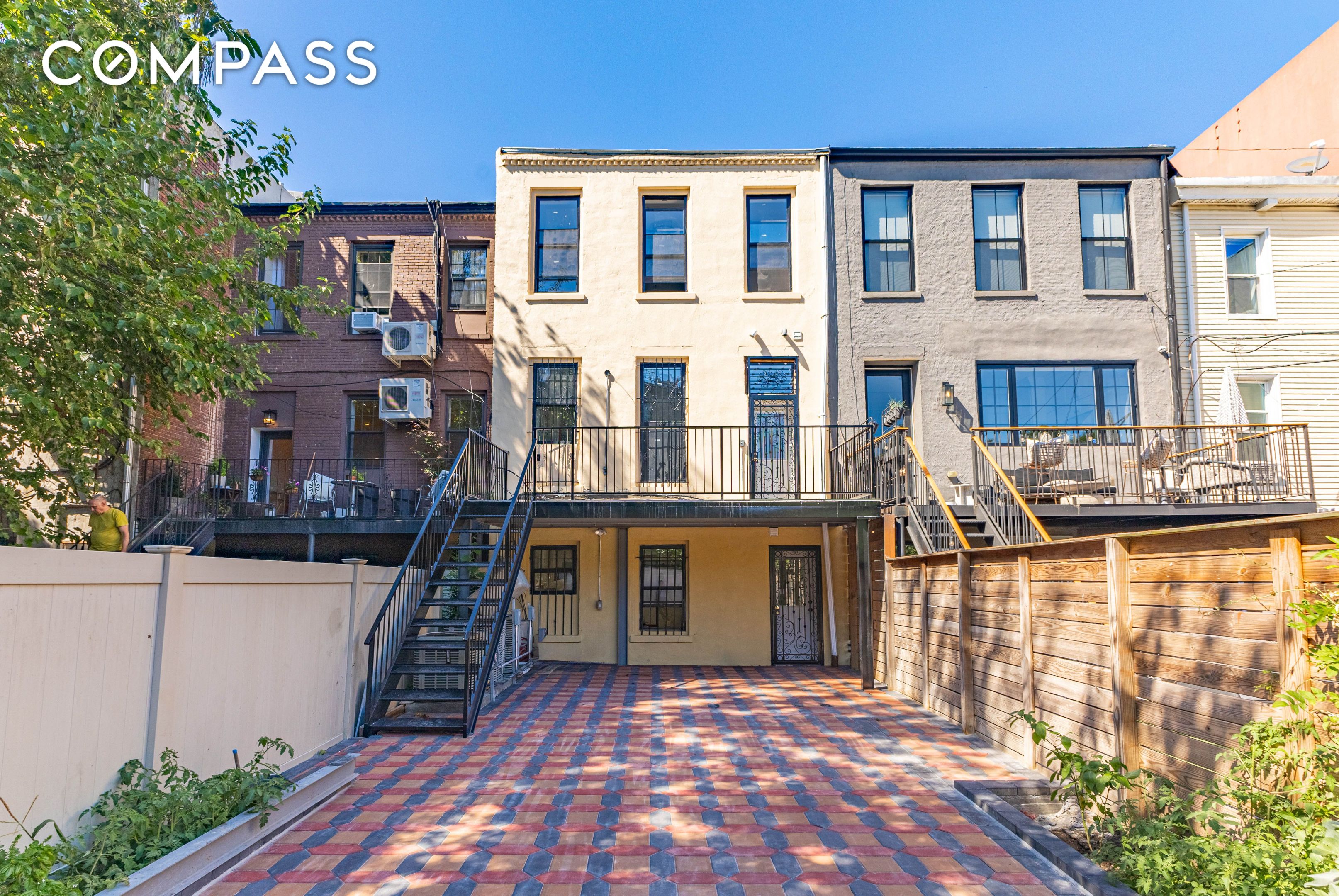 902 Lafayette Avenue
