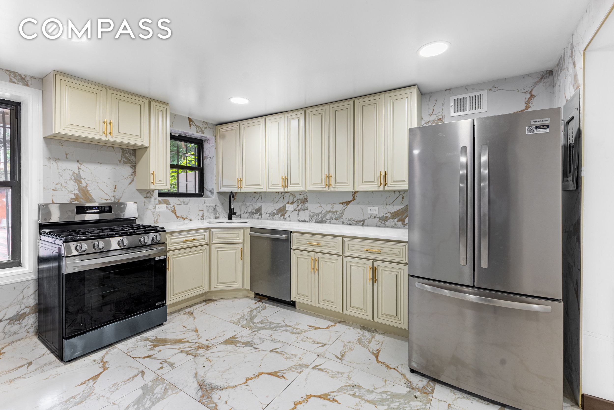 902 Lafayette Avenue