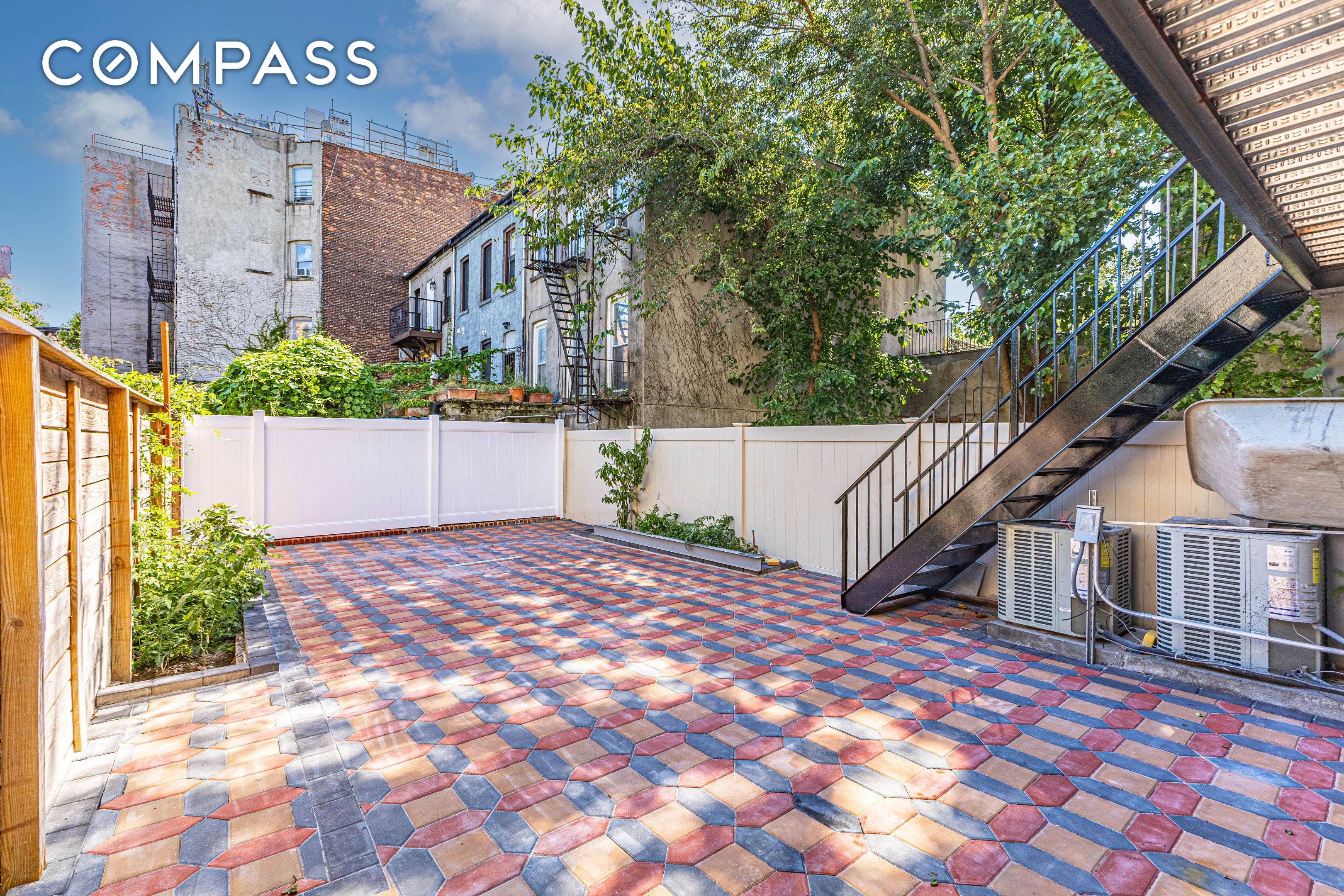 902 Lafayette Avenue