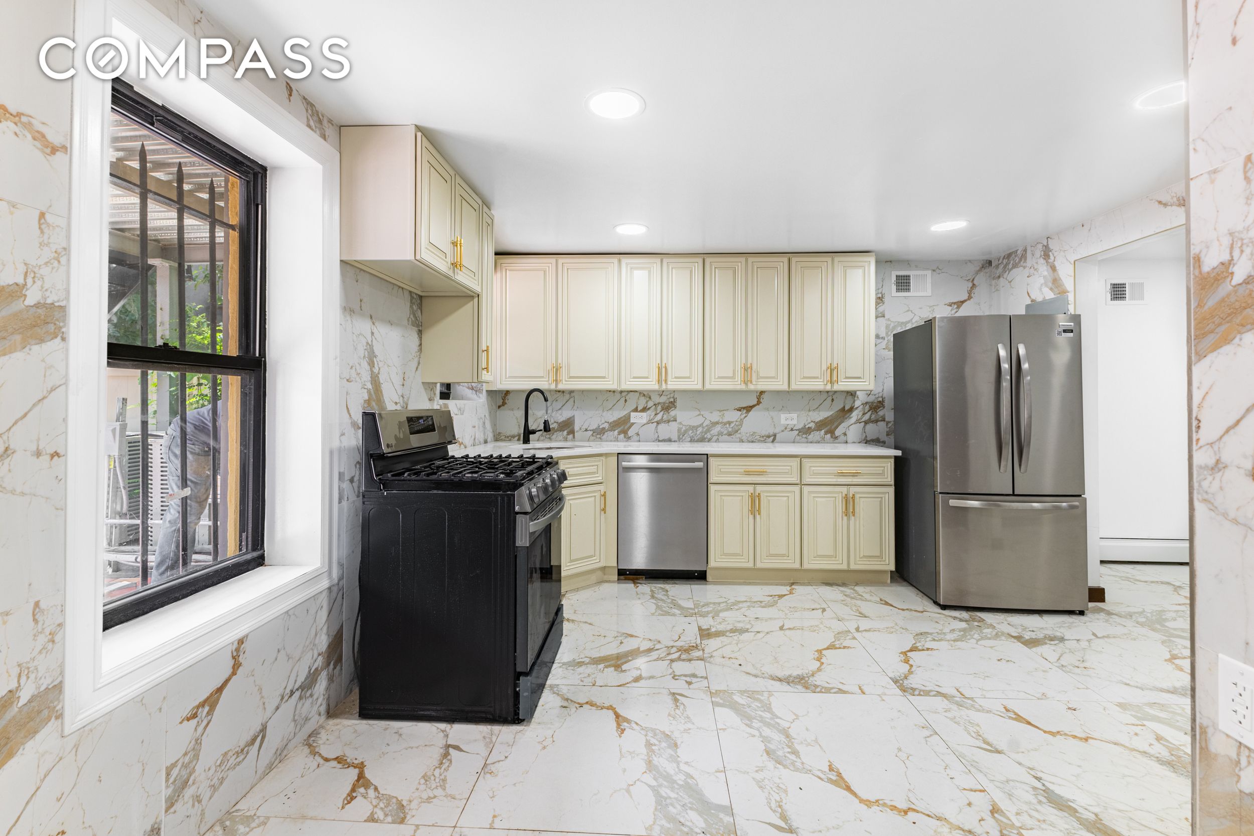 902 Lafayette Avenue