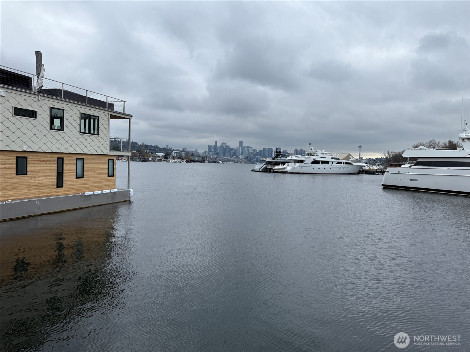 2309 N Northlake Way Unit: 13