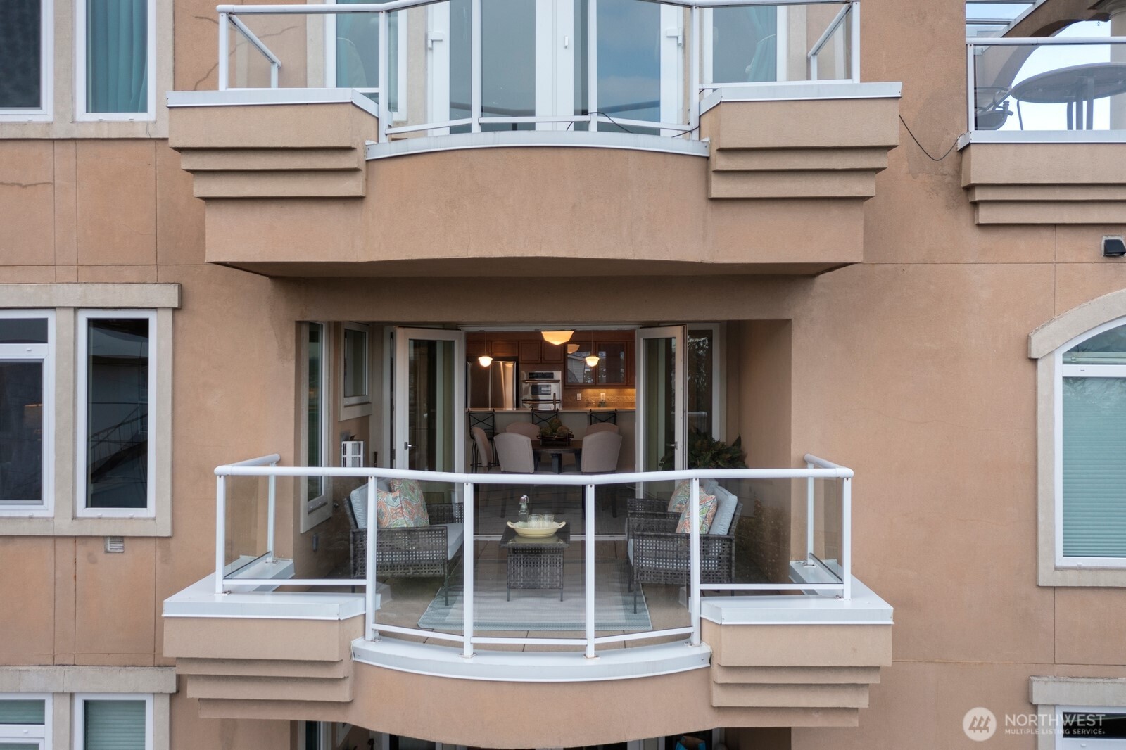 2100 Thorndyke Avenue W Unit: 402