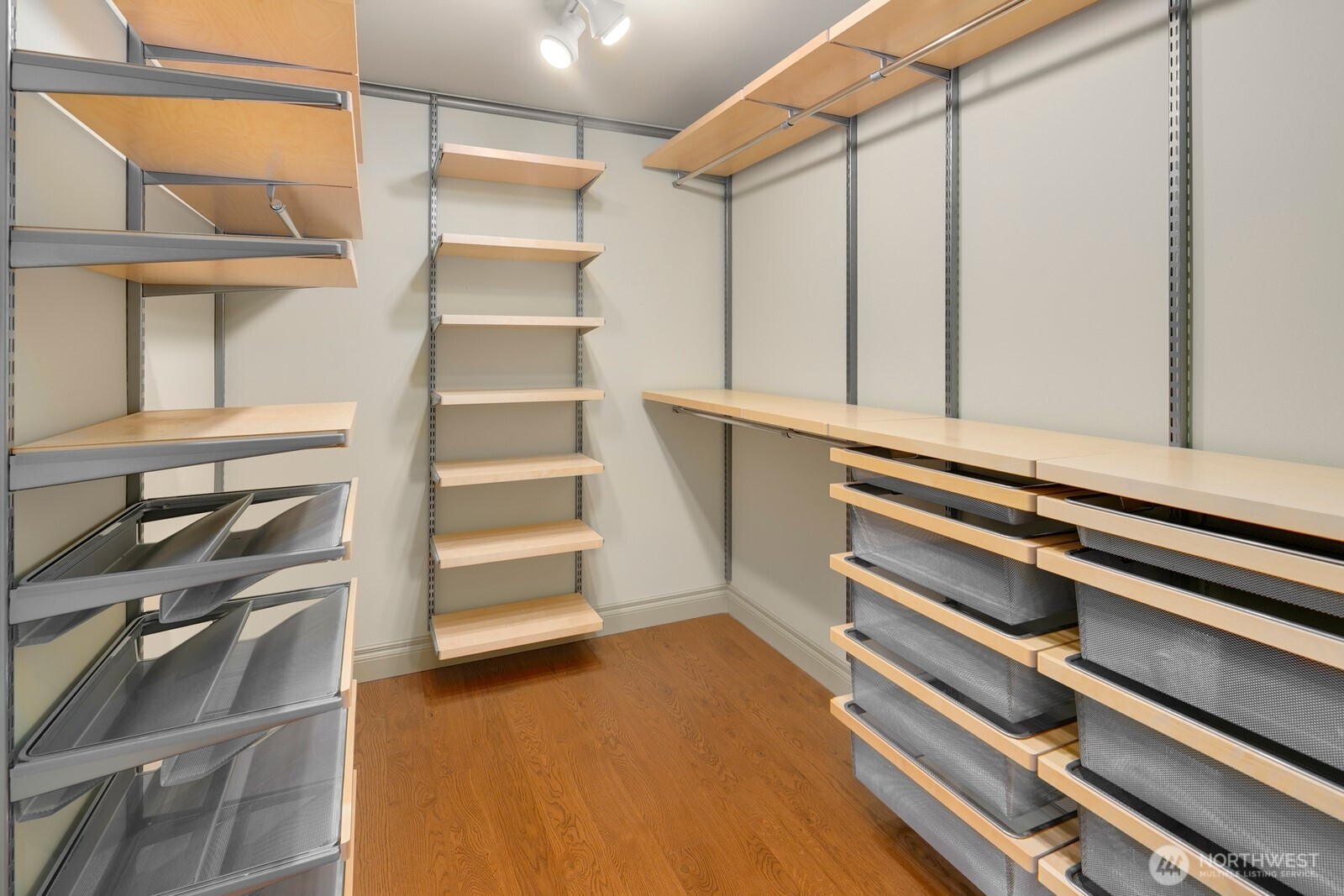 2100 Thorndyke Avenue W Unit: 402