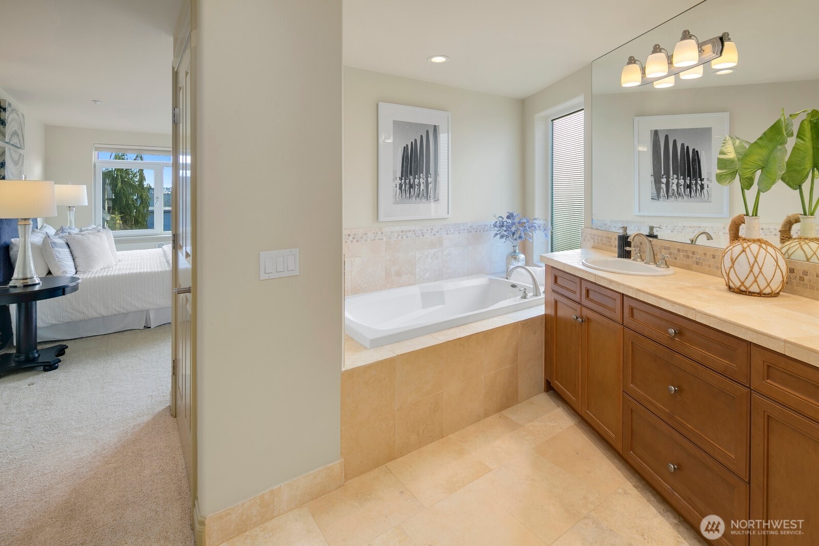 2100 Thorndyke Avenue W Unit: 402