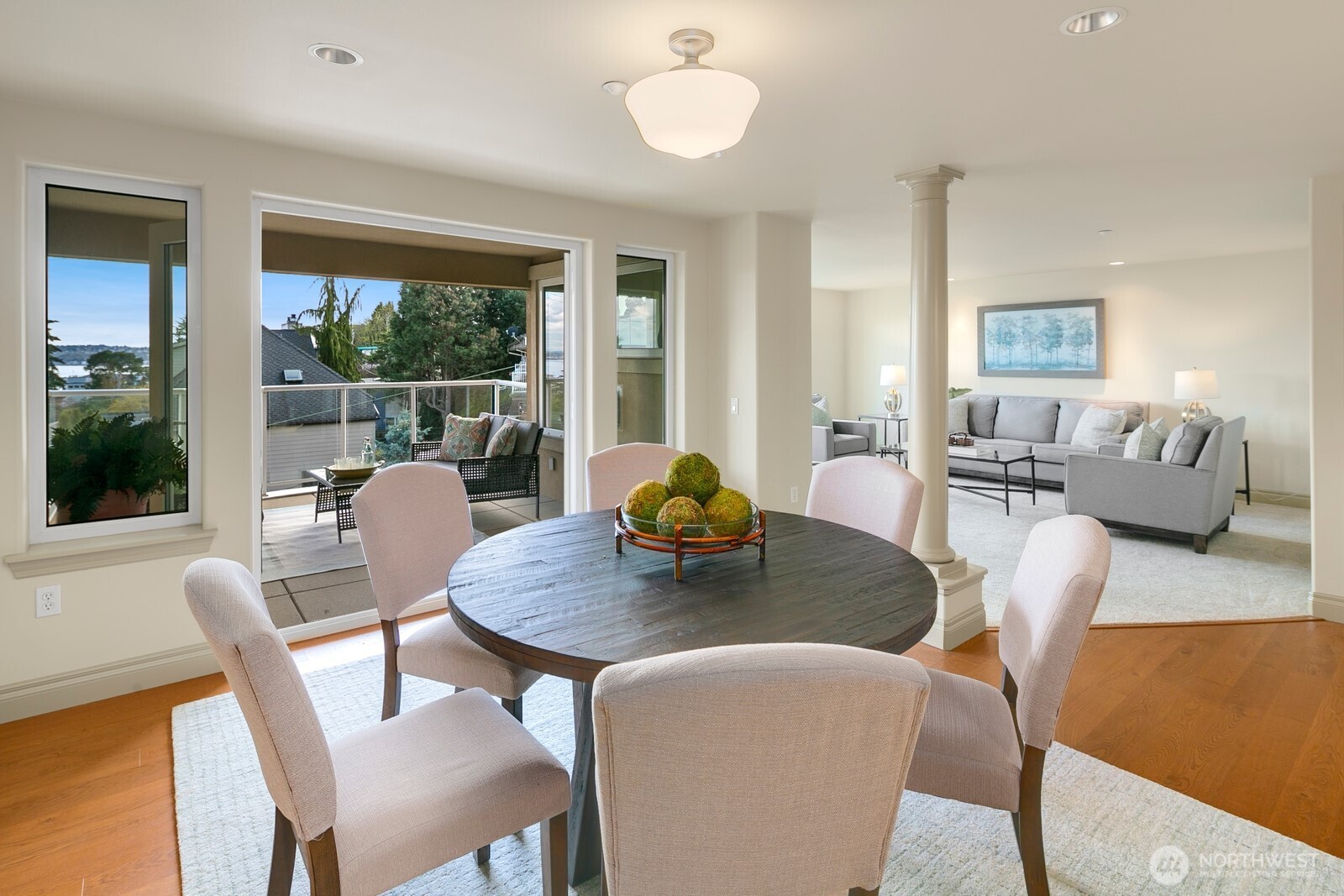 2100 Thorndyke Avenue W Unit: 402
