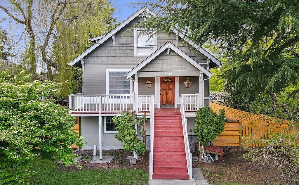 8723 Palatine Avenue N