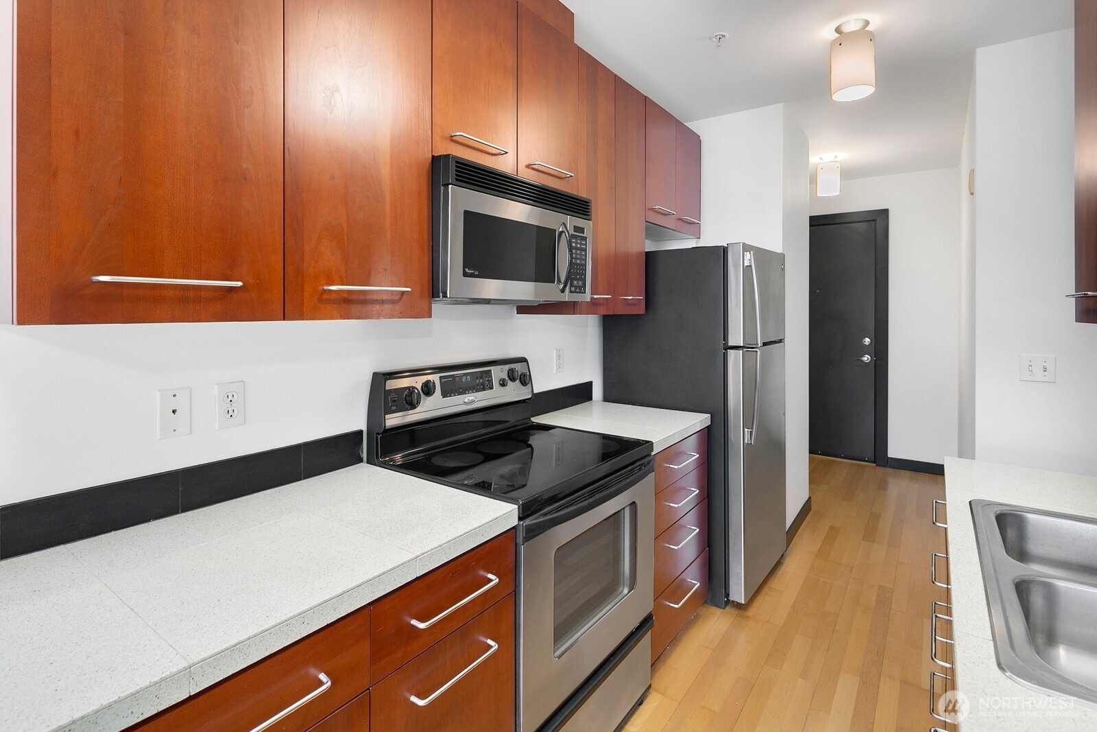 655 Crockett Street Unit: B405
