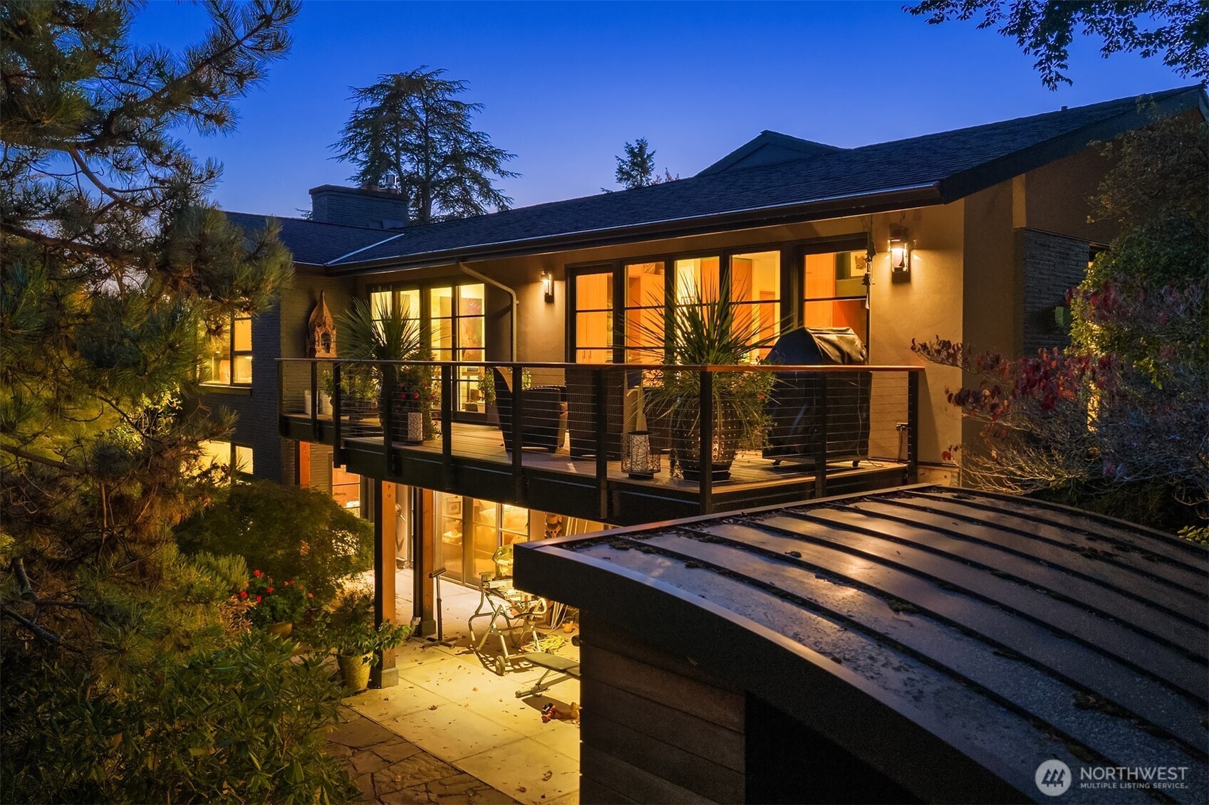 1561 Magnolia Boulevard W