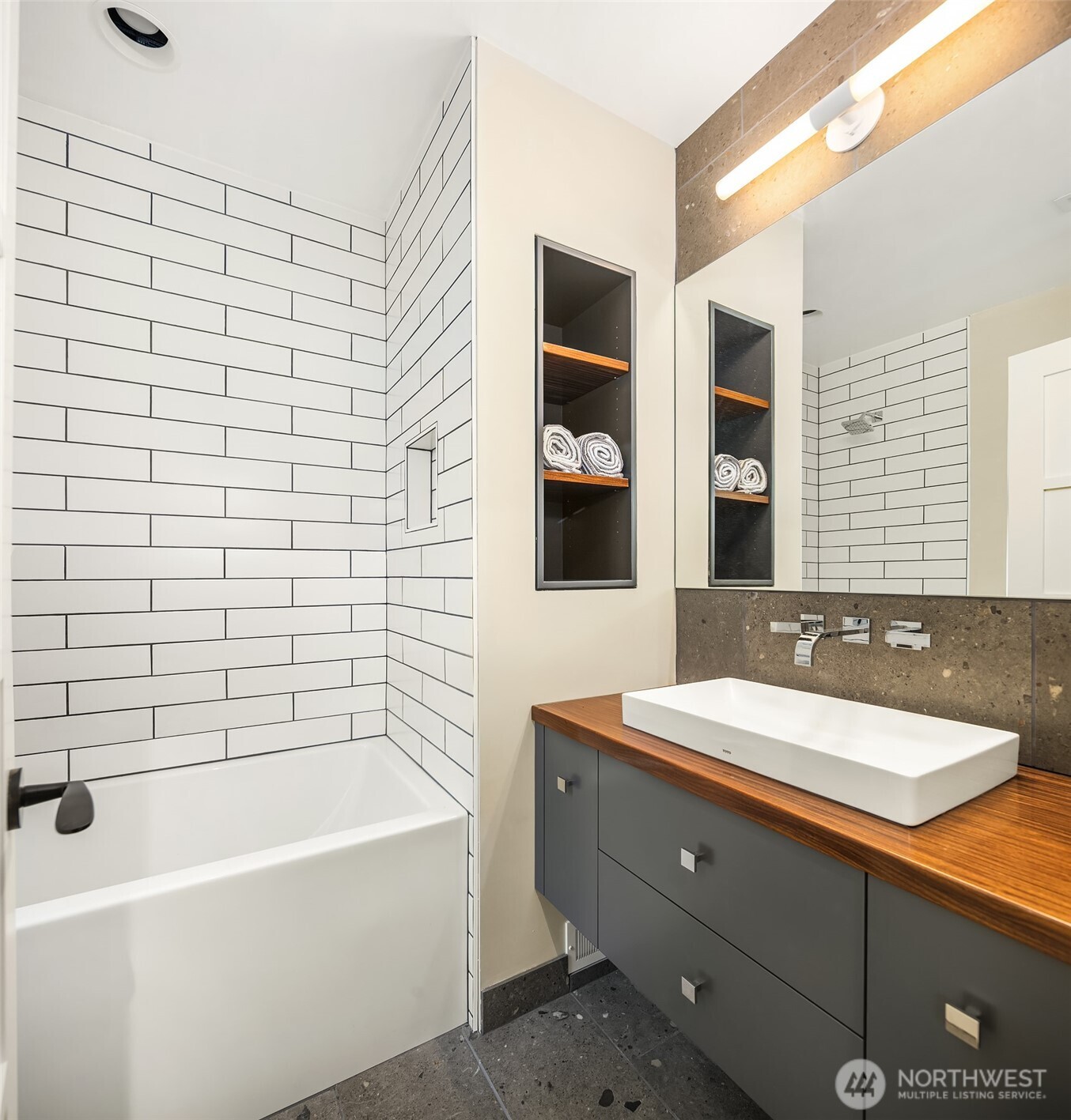 1561 Magnolia Boulevard W