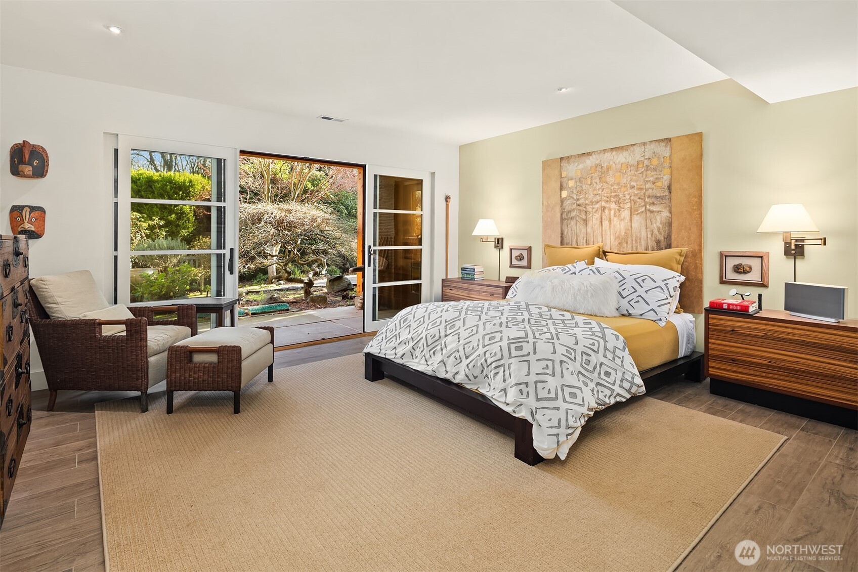 1561 Magnolia Boulevard W