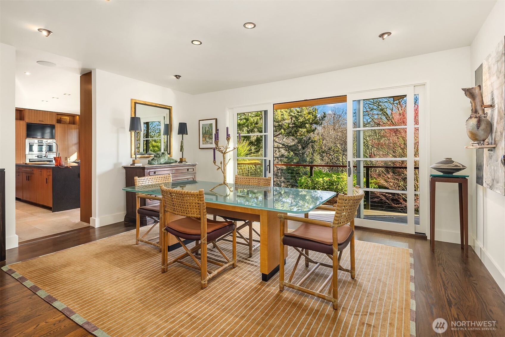 1561 Magnolia Boulevard W