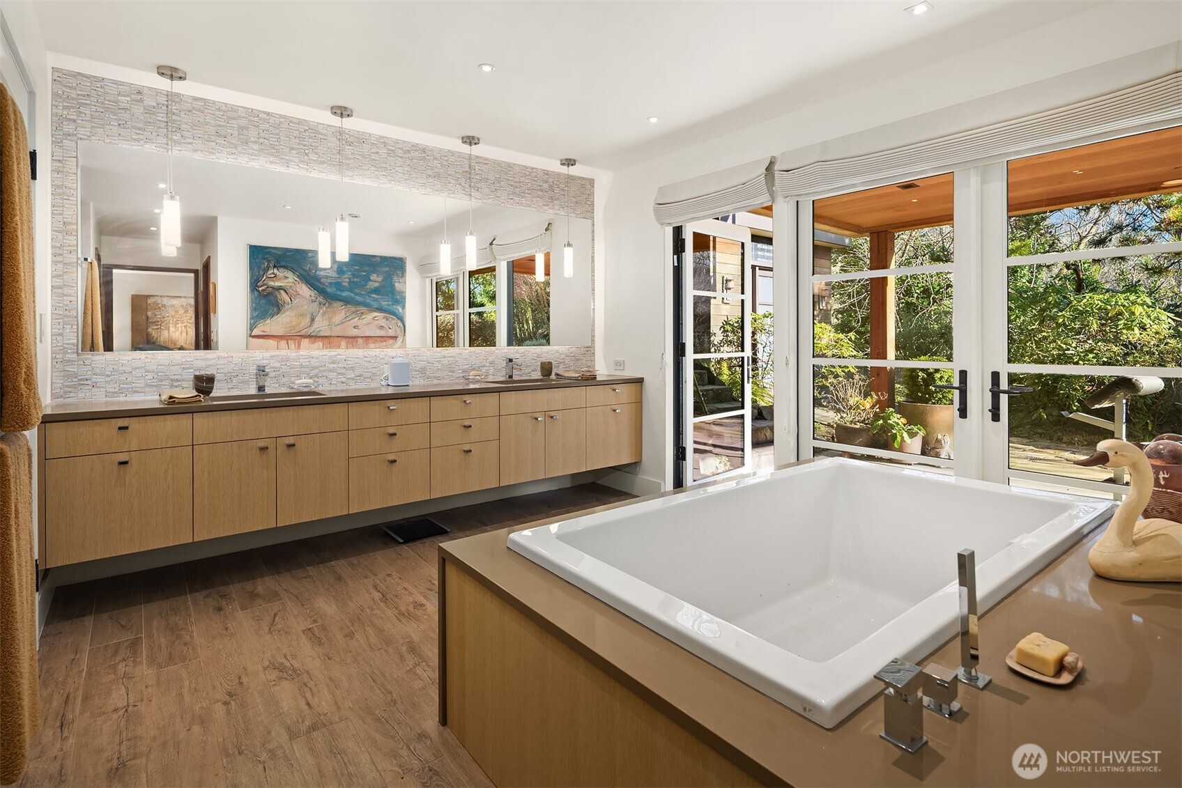 1561 Magnolia Boulevard W