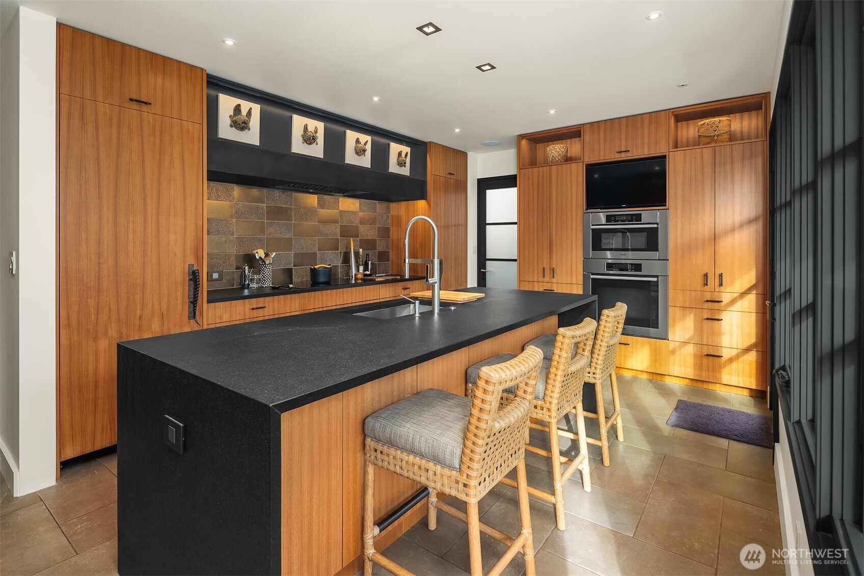 1561 Magnolia Boulevard W