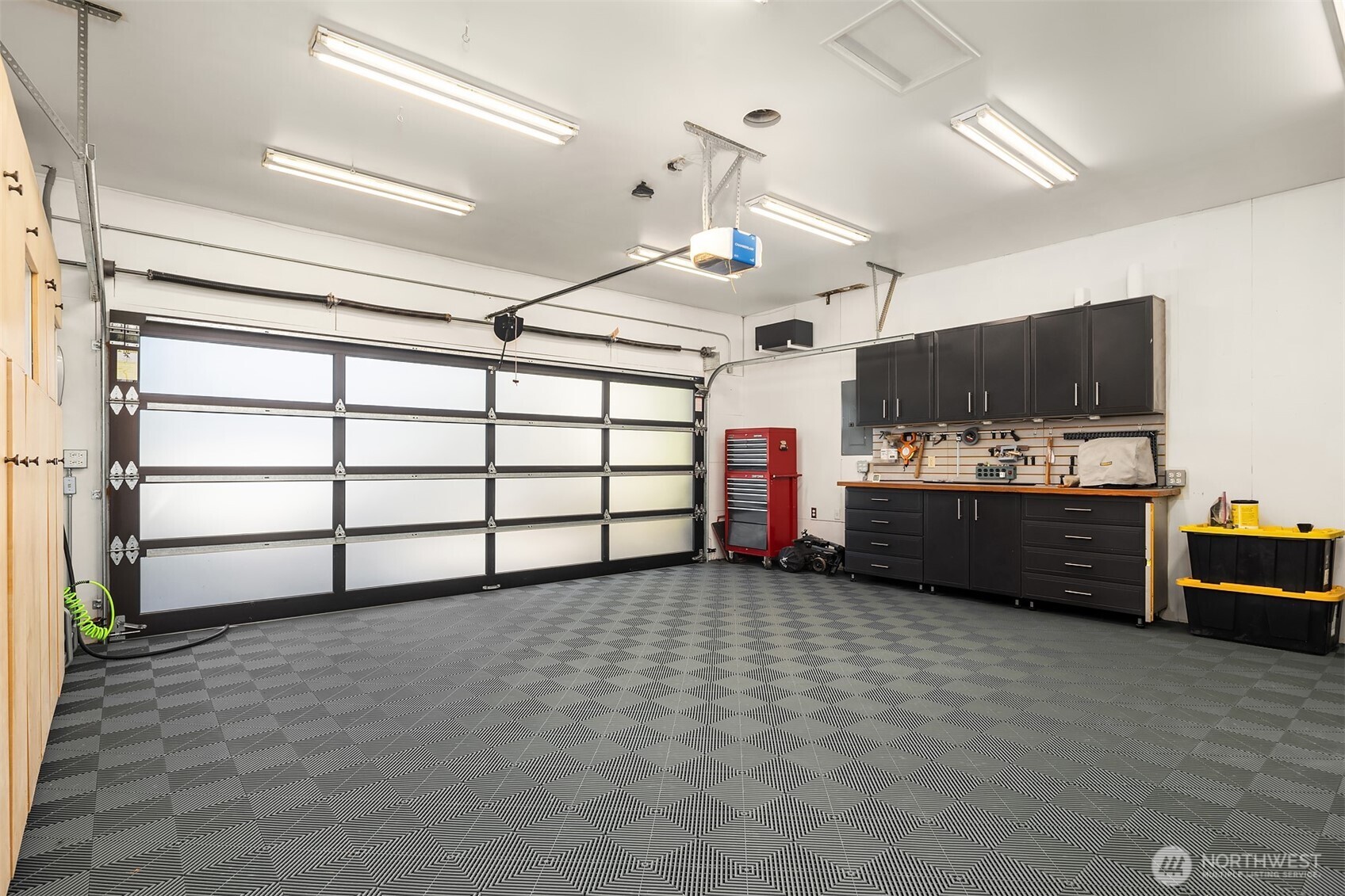 1561 Magnolia Boulevard W