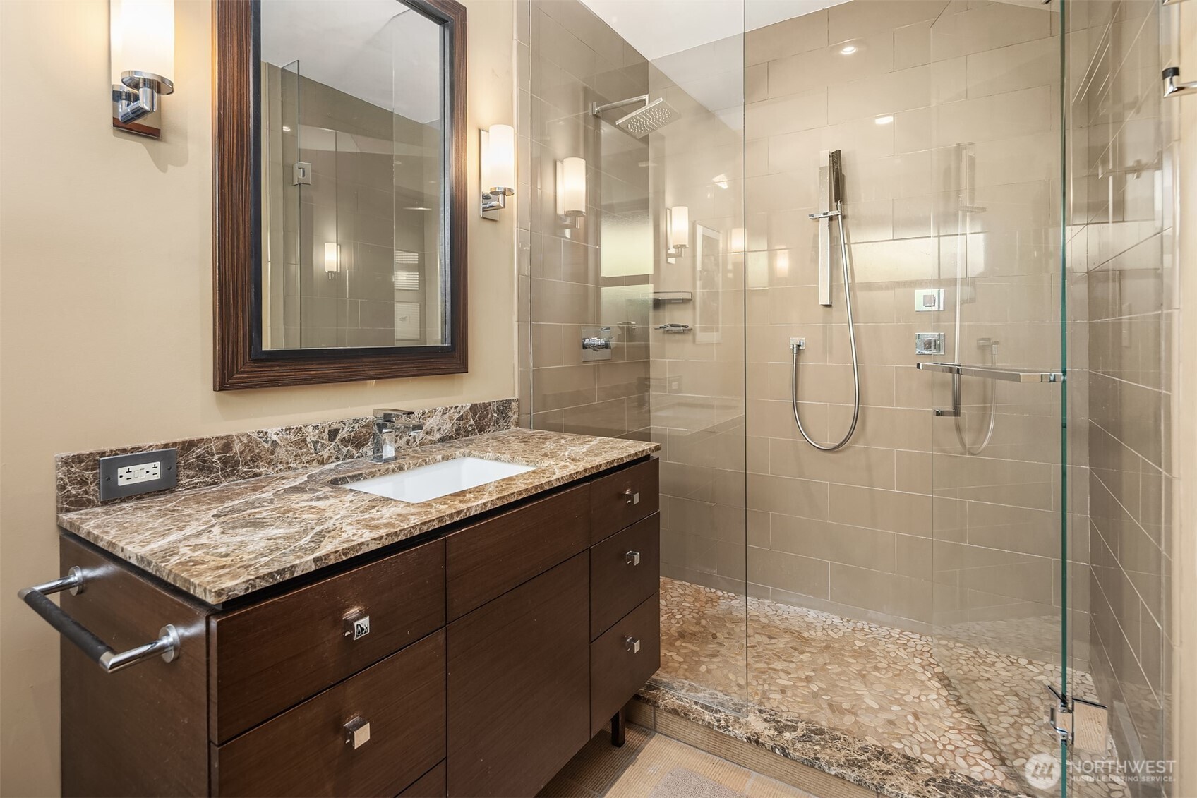 1561 Magnolia Boulevard W