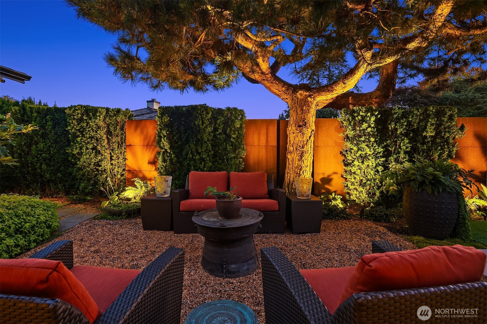 1561 Magnolia Boulevard W