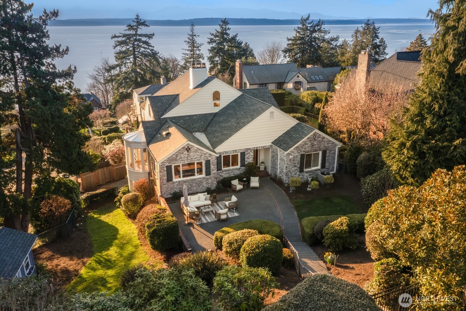 2803 Magnolia Boulevard W