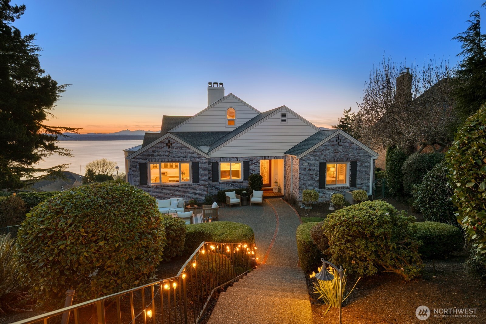 2803 Magnolia Boulevard W