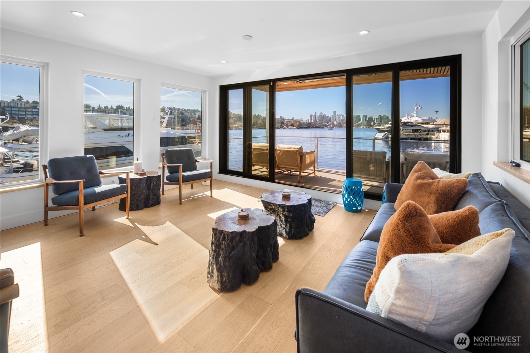 2309 N Northlake Way Unit: 13