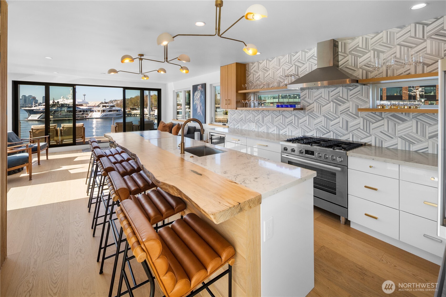 2309 N Northlake Way Unit: 13
