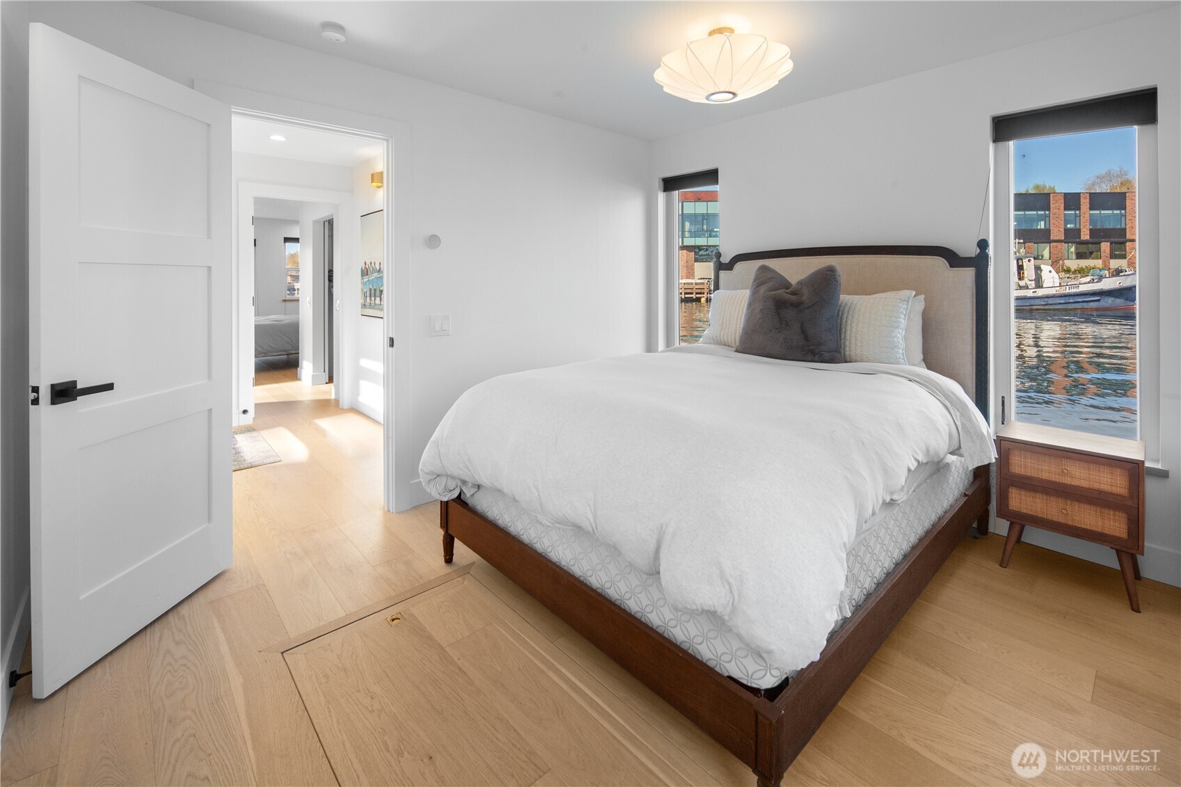 2309 N Northlake Way Unit: 13