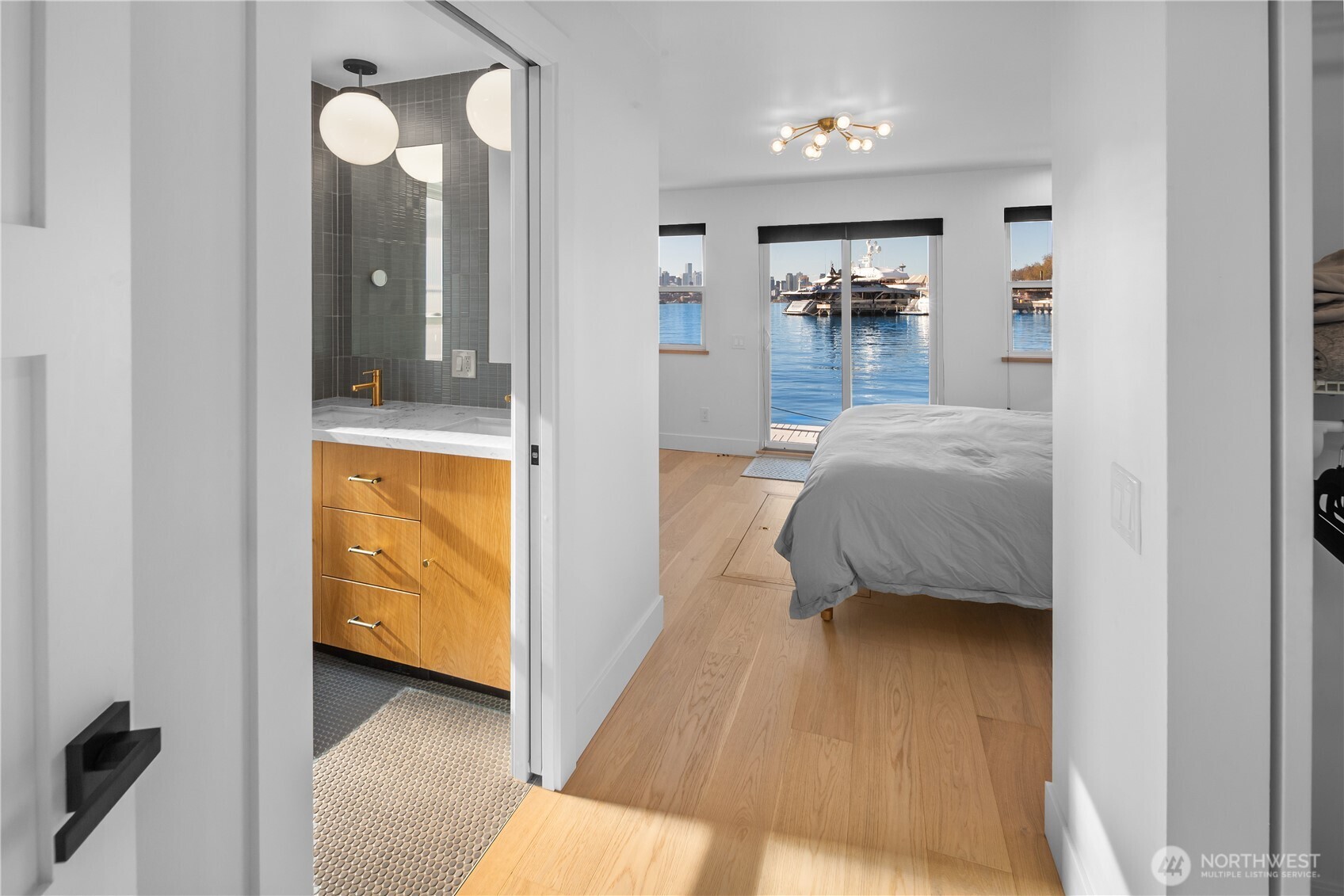 2309 N Northlake Way Unit: 13