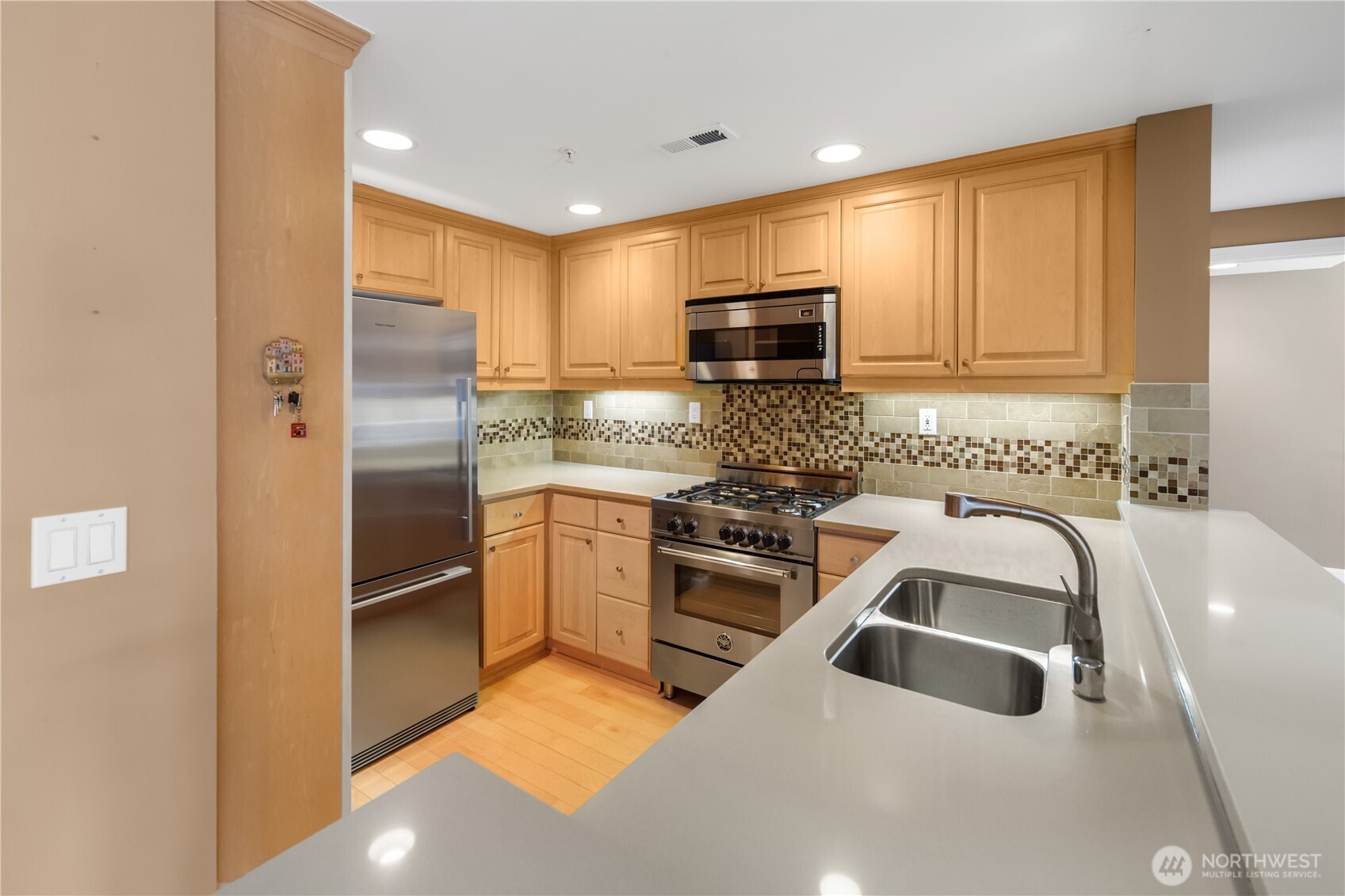 3300 Meridian Avenue N Unit: 302