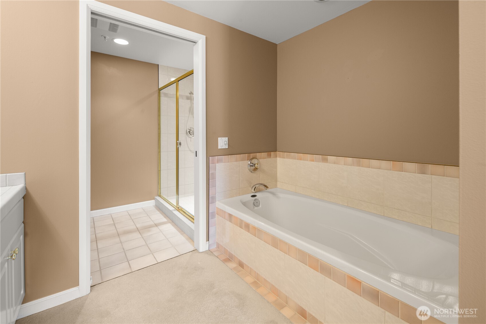 3300 Meridian Avenue N Unit: 302