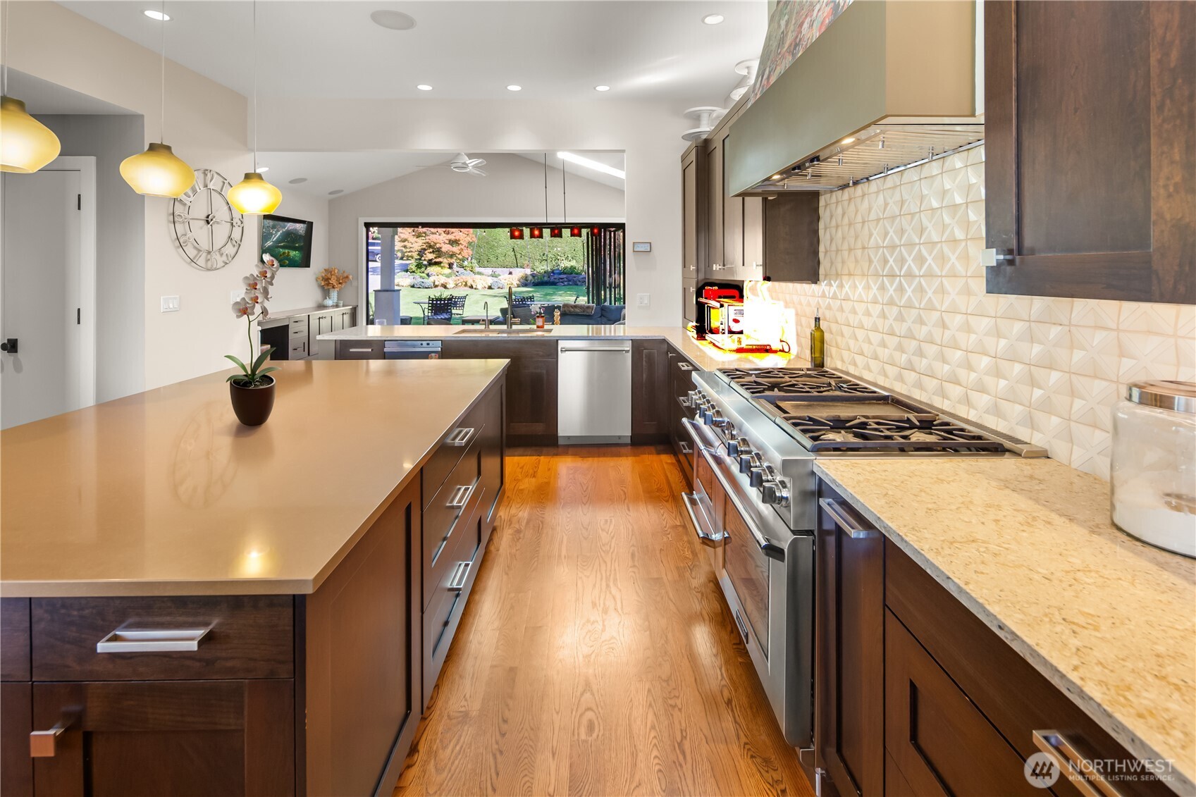 2820 Magnolia Boulevard W
