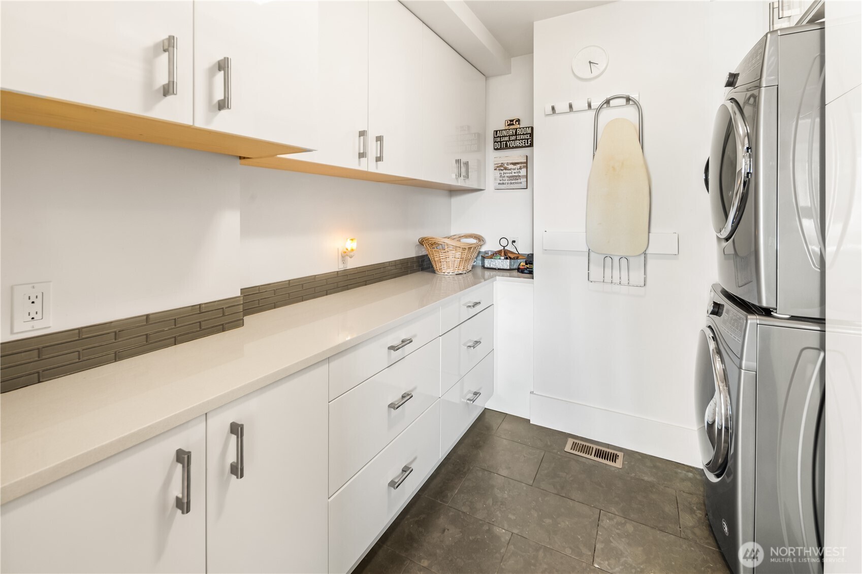 2820 Magnolia Boulevard W