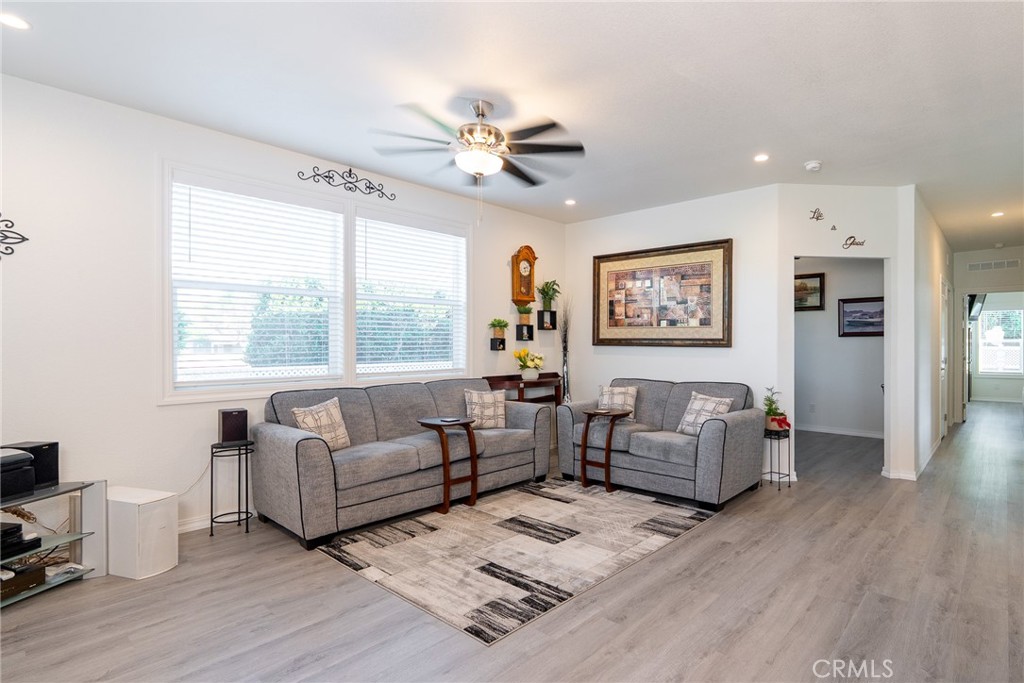 22221 Bloomfield Avenue 47