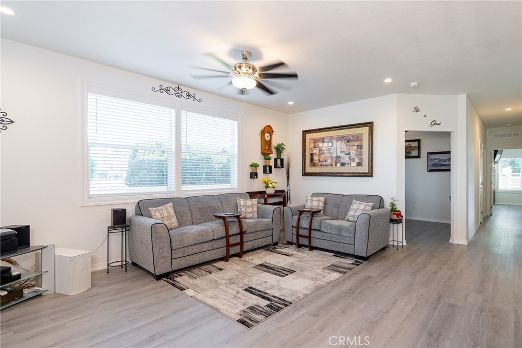 22221 Bloomfield Avenue 47
