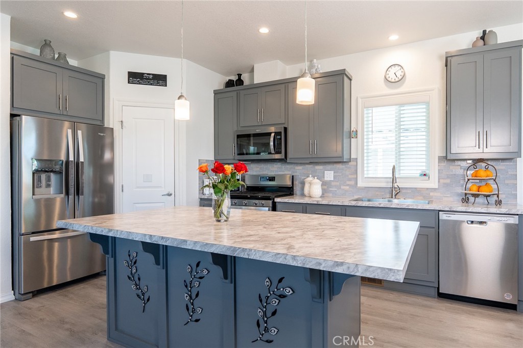 22221 Bloomfield Avenue 47