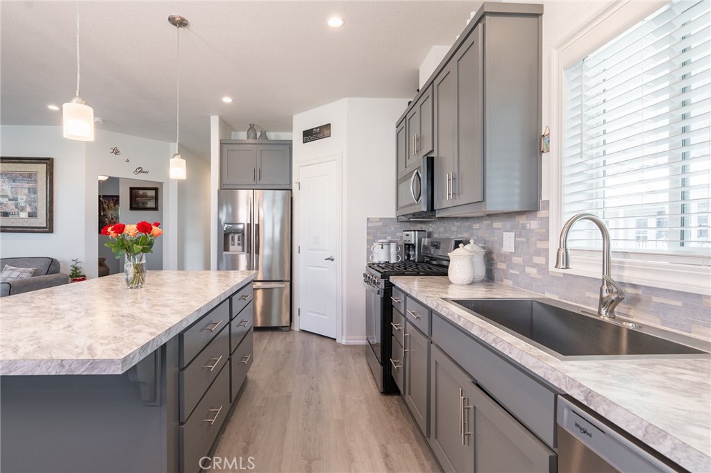 22221 Bloomfield Avenue 47