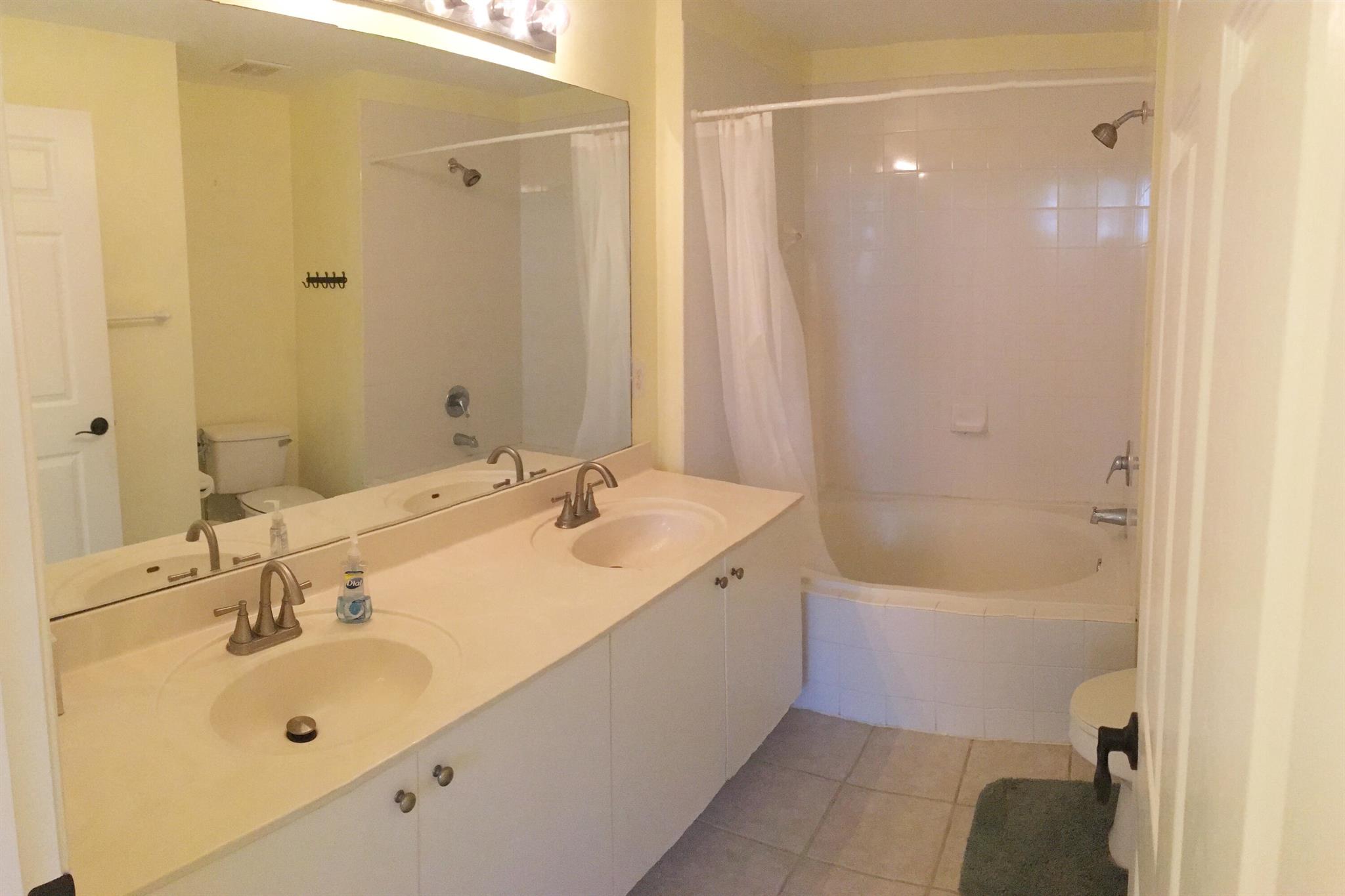 1054 University Boulevard 10