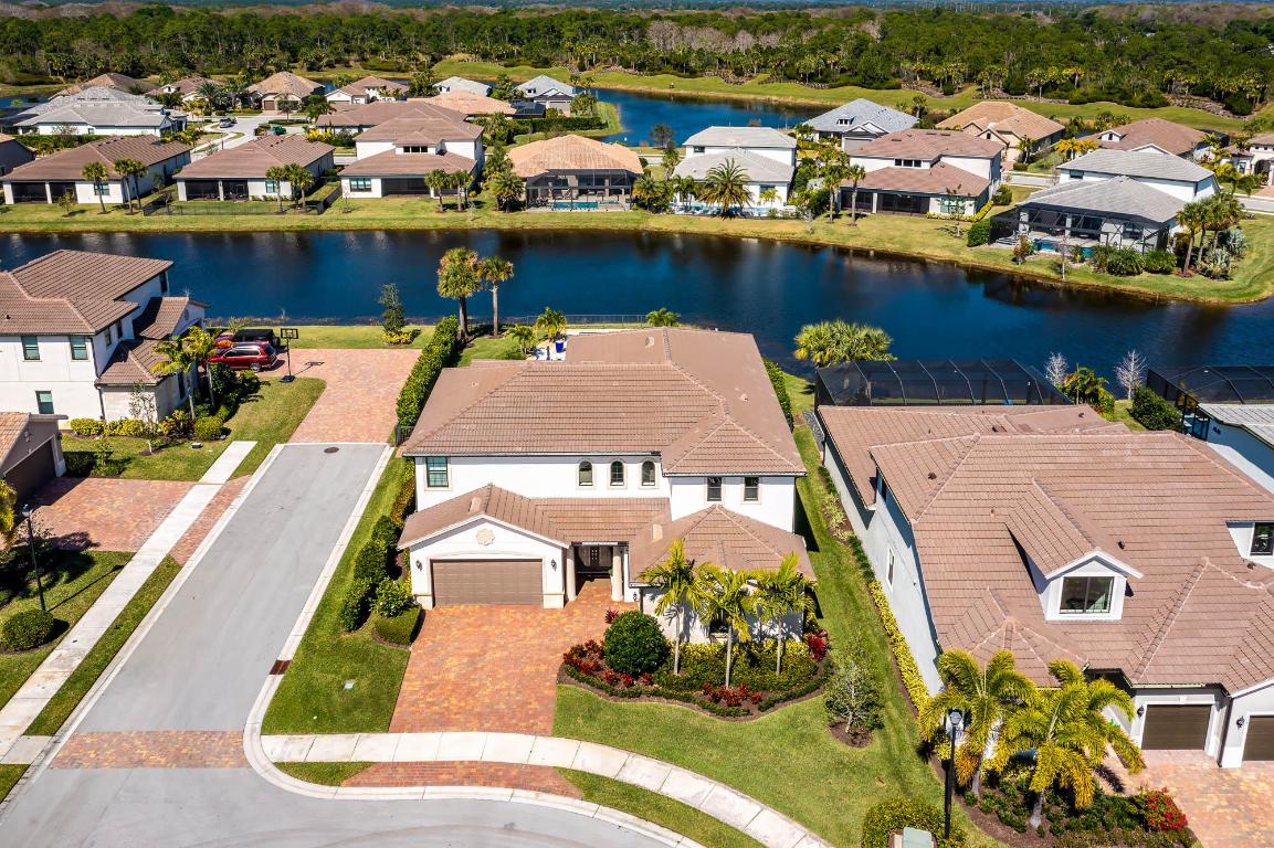 121 Echelon Crest Trail