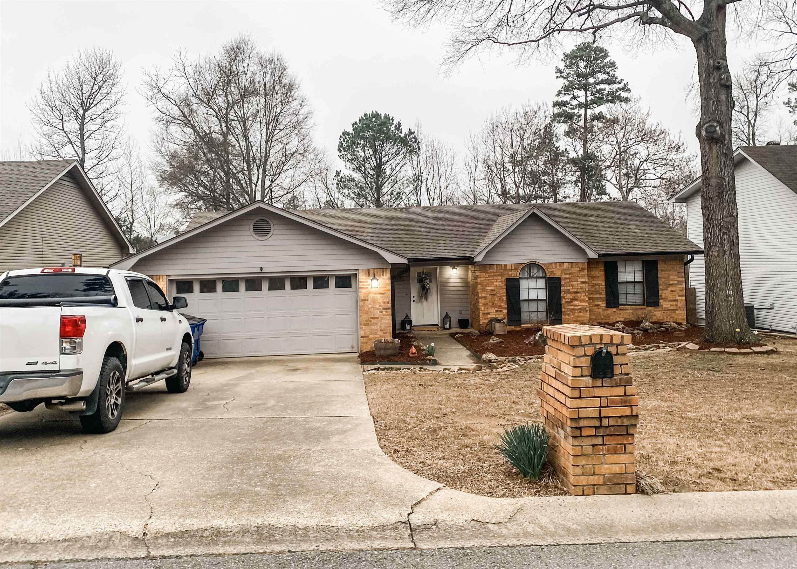 147 Rolling Oaks Drive