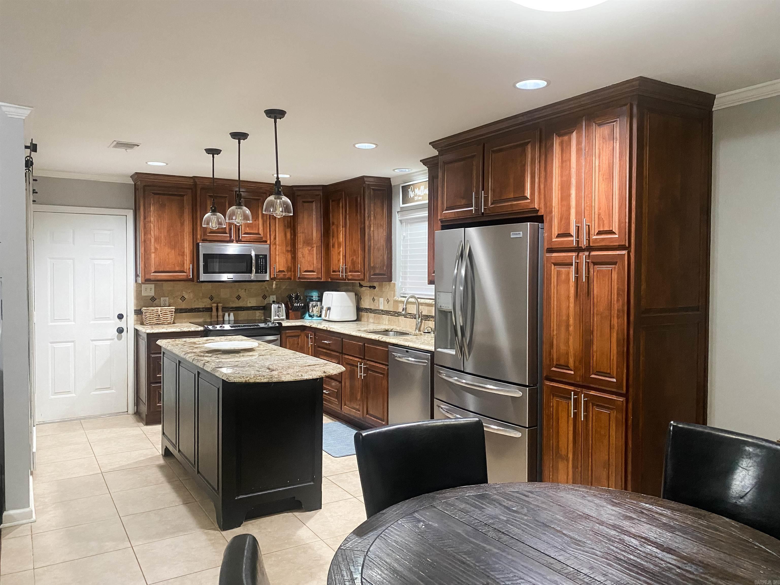 147 Rolling Oaks Drive